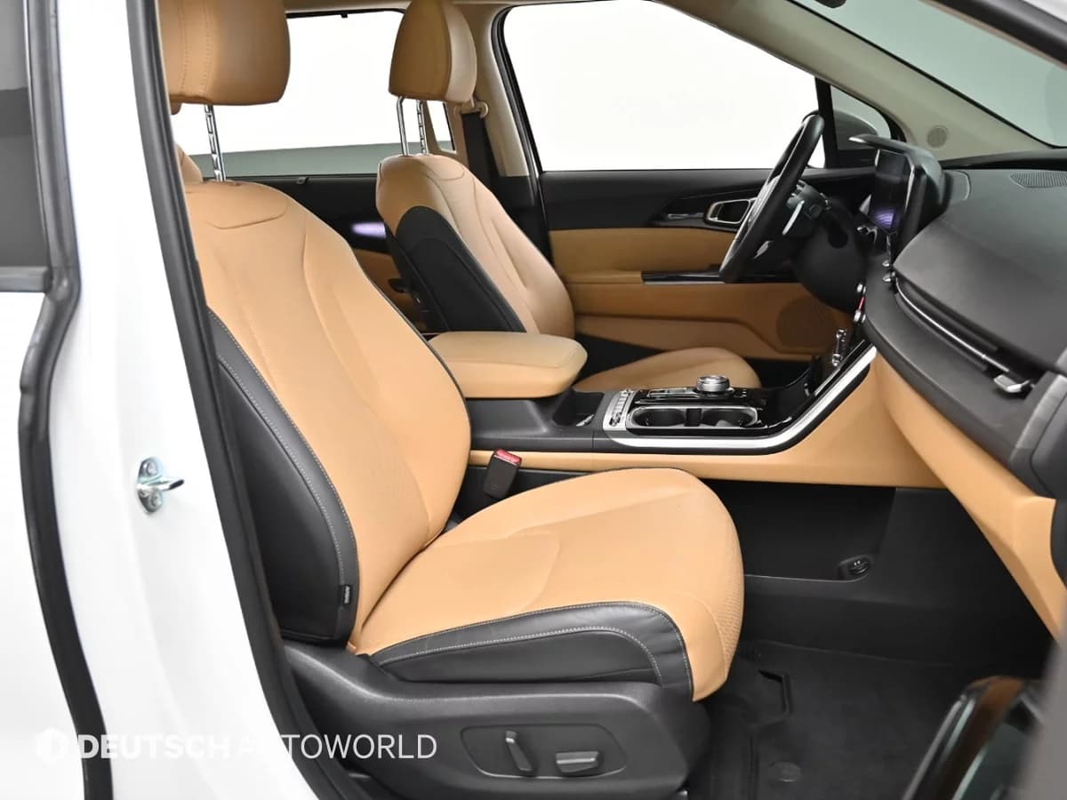 Kia Carnival 9-Seater Signature, 2023 г. 70313 км. — фото 10