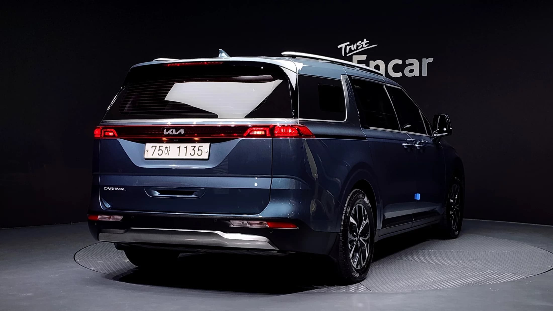 Kia Carnival 11-Seater Signature, 2021 г. 88504 км. — фото 2