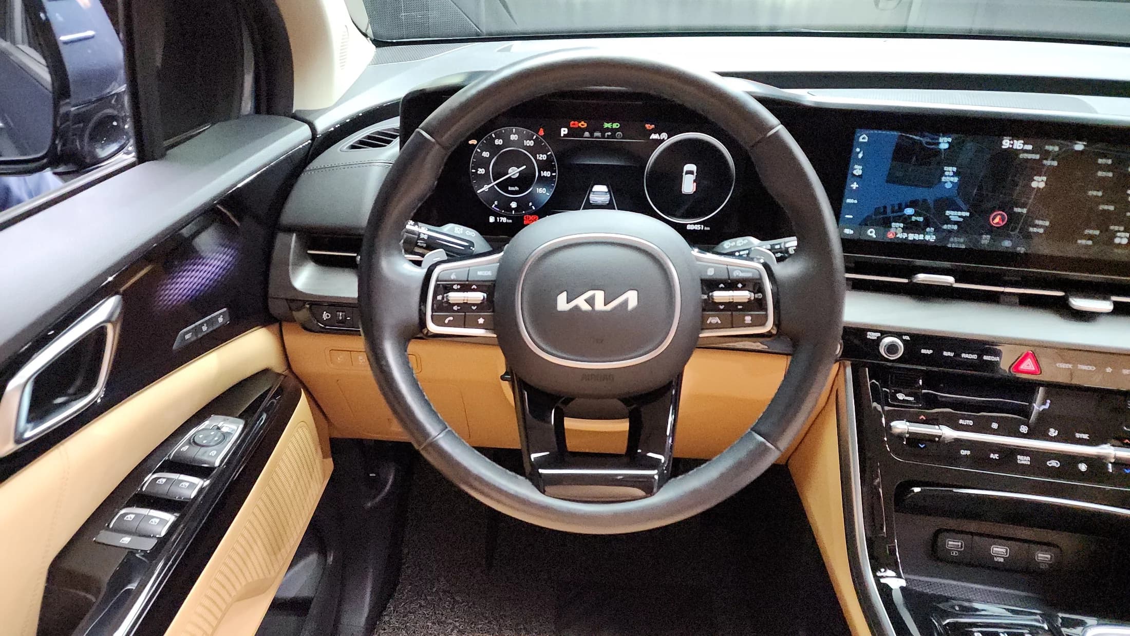 Kia Carnival 11-Seater Signature, 2021 г. 88504 км. — фото 14