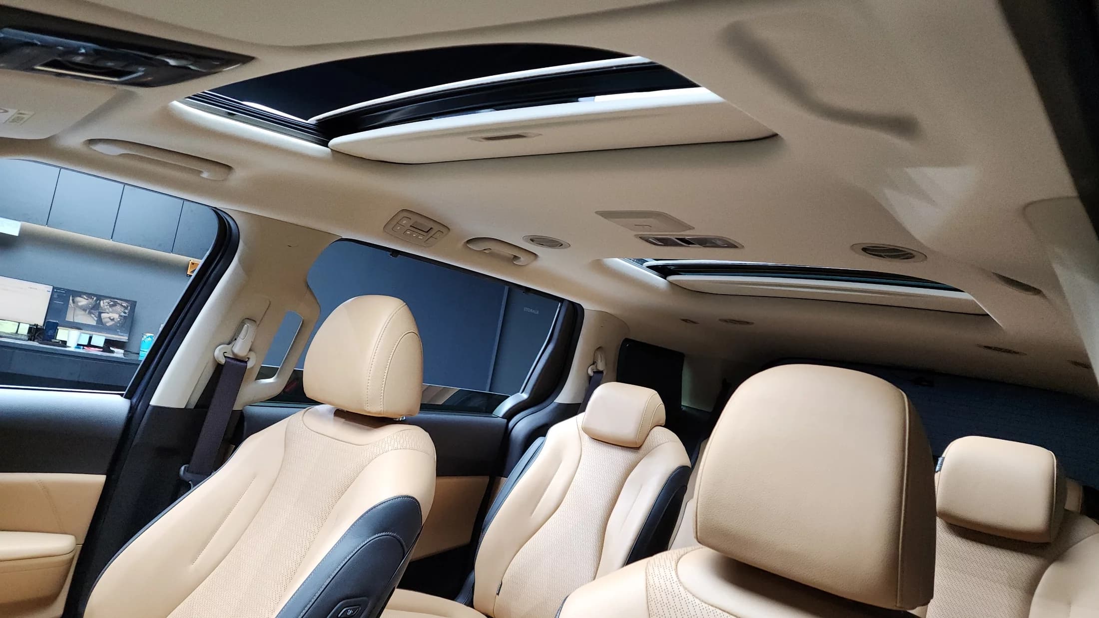 Kia Carnival 11-Seater Signature, 2021 г. 88504 км. — фото 19