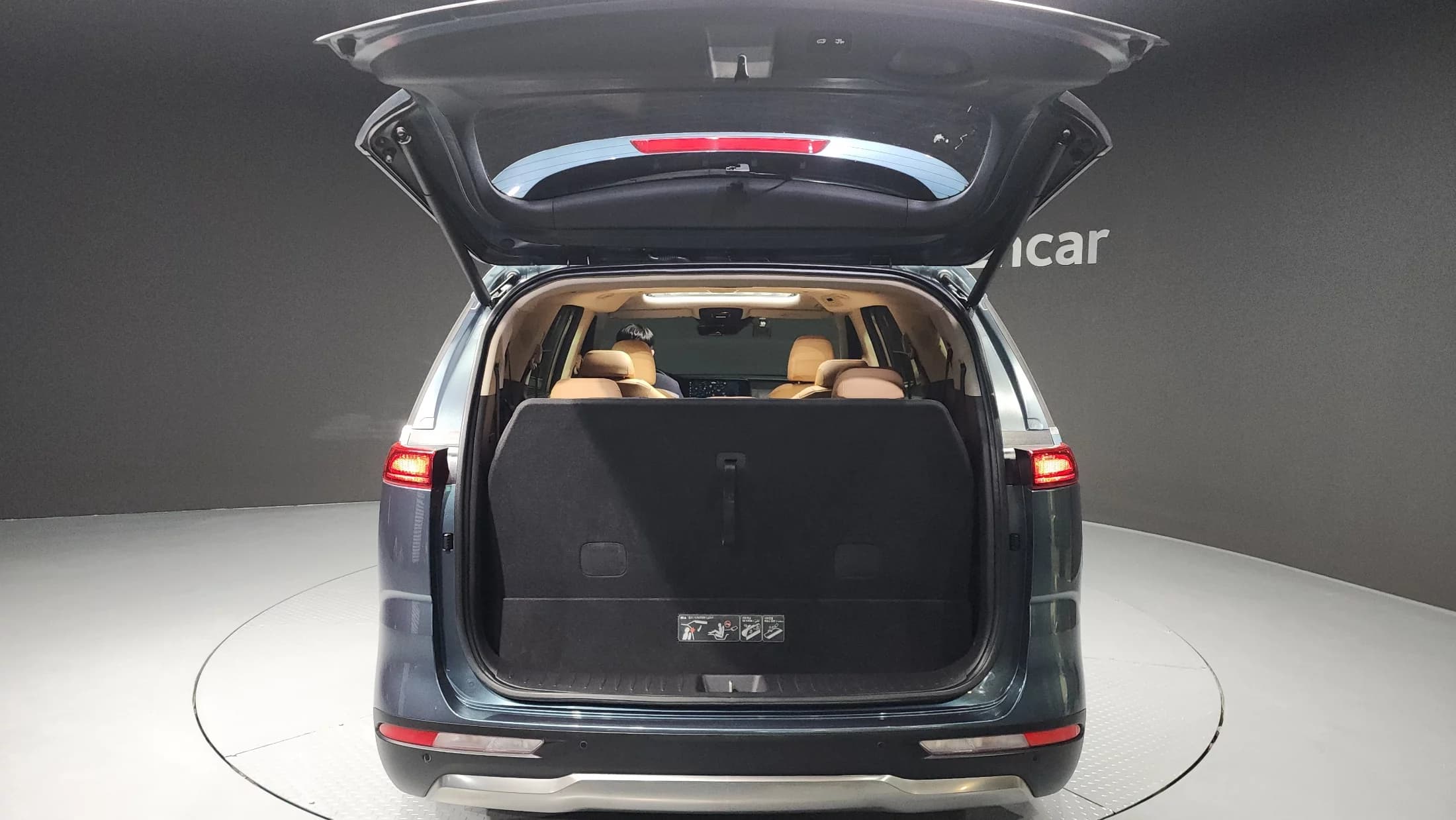 Kia Carnival 11-Seater Signature, 2021 г. 88504 км. — фото 20