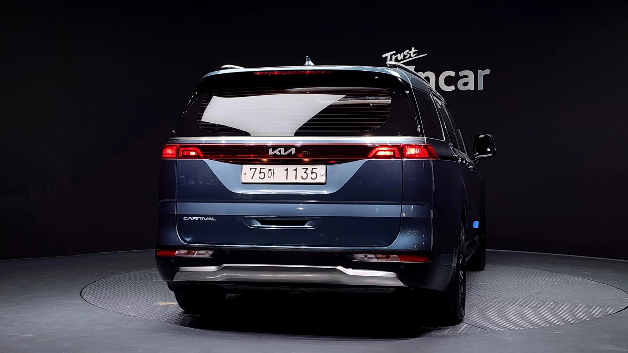 Kia Carnival 11-Seater Signature, 2021 г. 88504 км. — фото 4