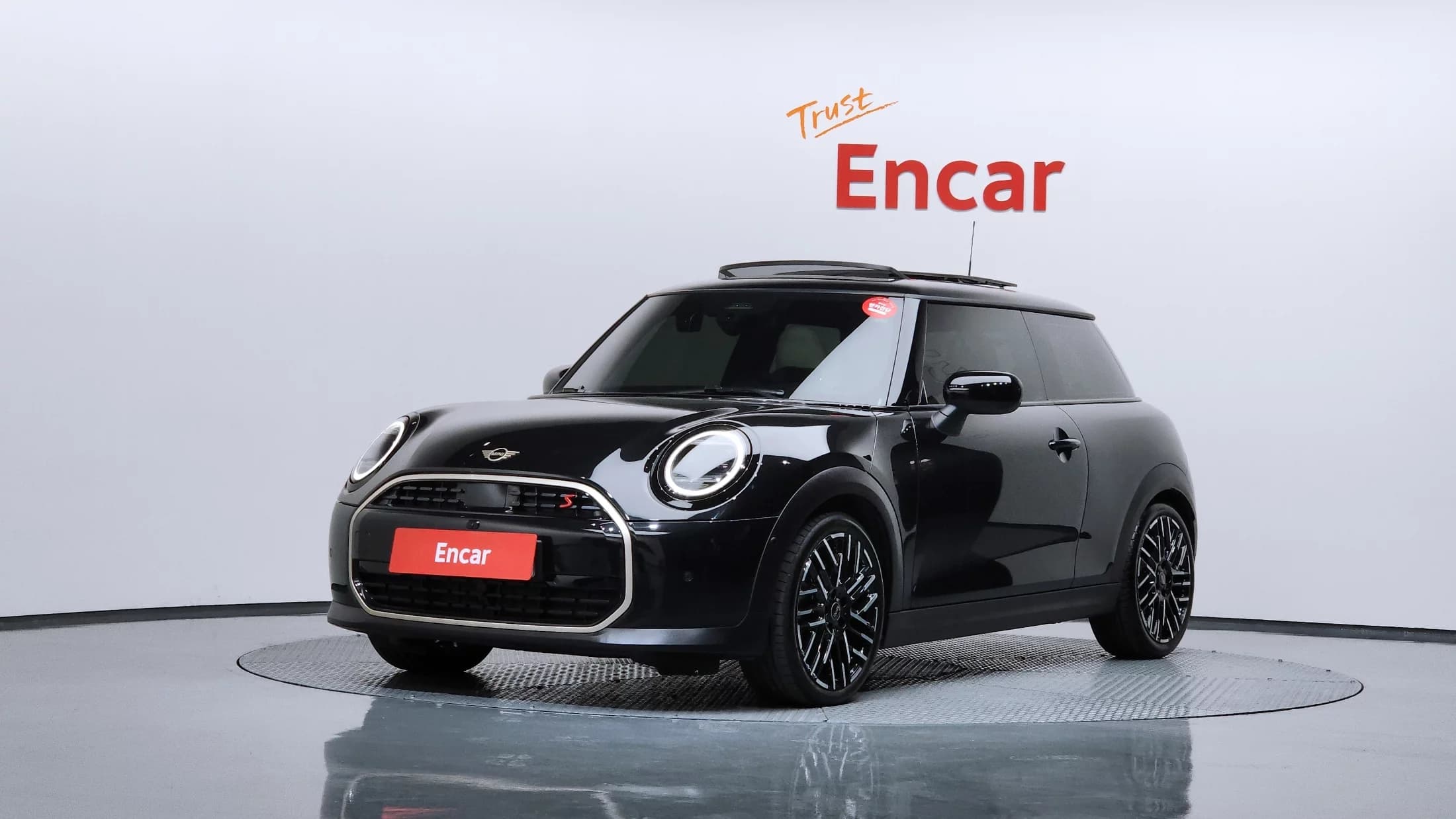 MINI Cooper Favoured 4th, 2024 г. 13680 км.