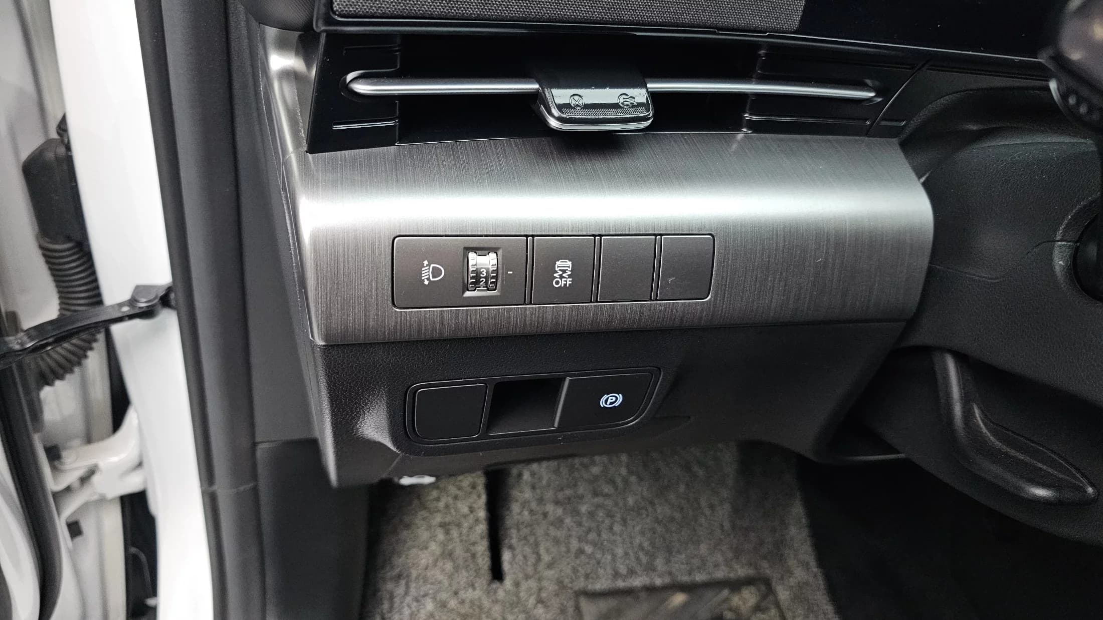 Hyundai Kona Gasoline 1.6 Turbo 2WD Premium, 2024 г. 43189 км. — фото 13