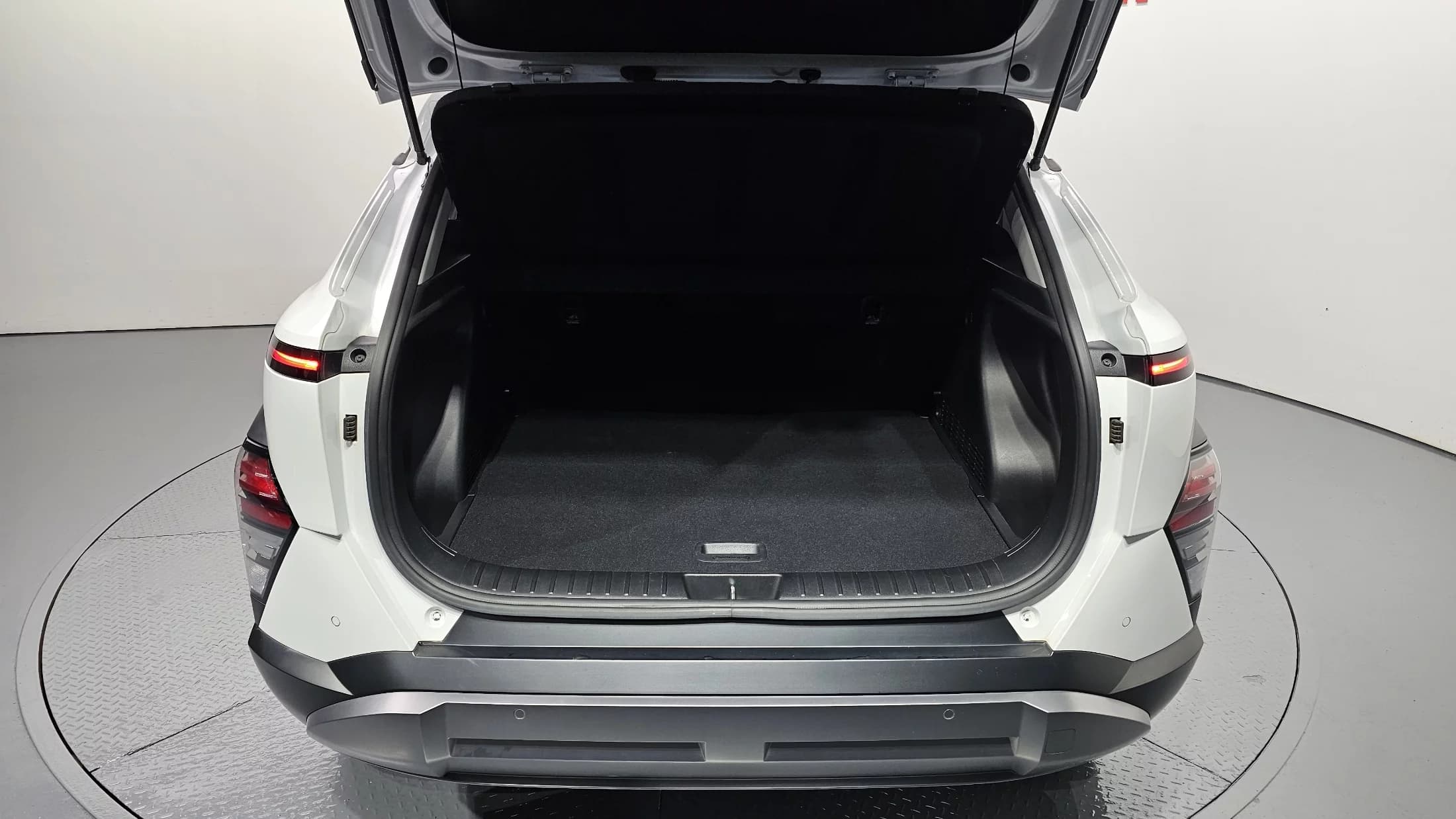 Hyundai Kona Gasoline 1.6 Turbo 2WD Premium, 2024 г. 43189 км. — фото 20
