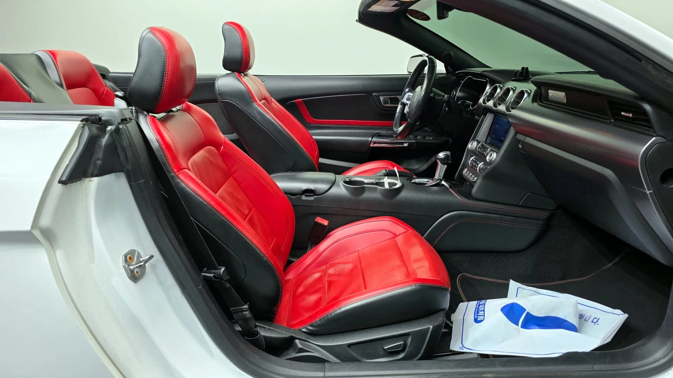 Ford MUSTANG Convertible, 2021 г. 124759 км. — фото 11