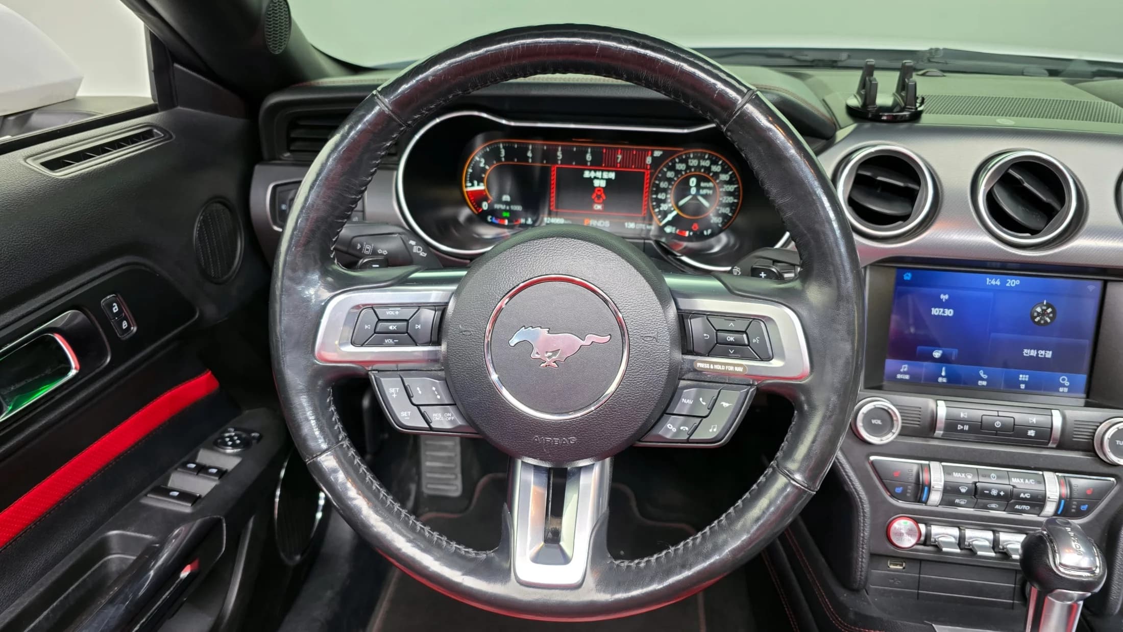 Ford MUSTANG Convertible, 2021 г. 124759 км. — фото 13