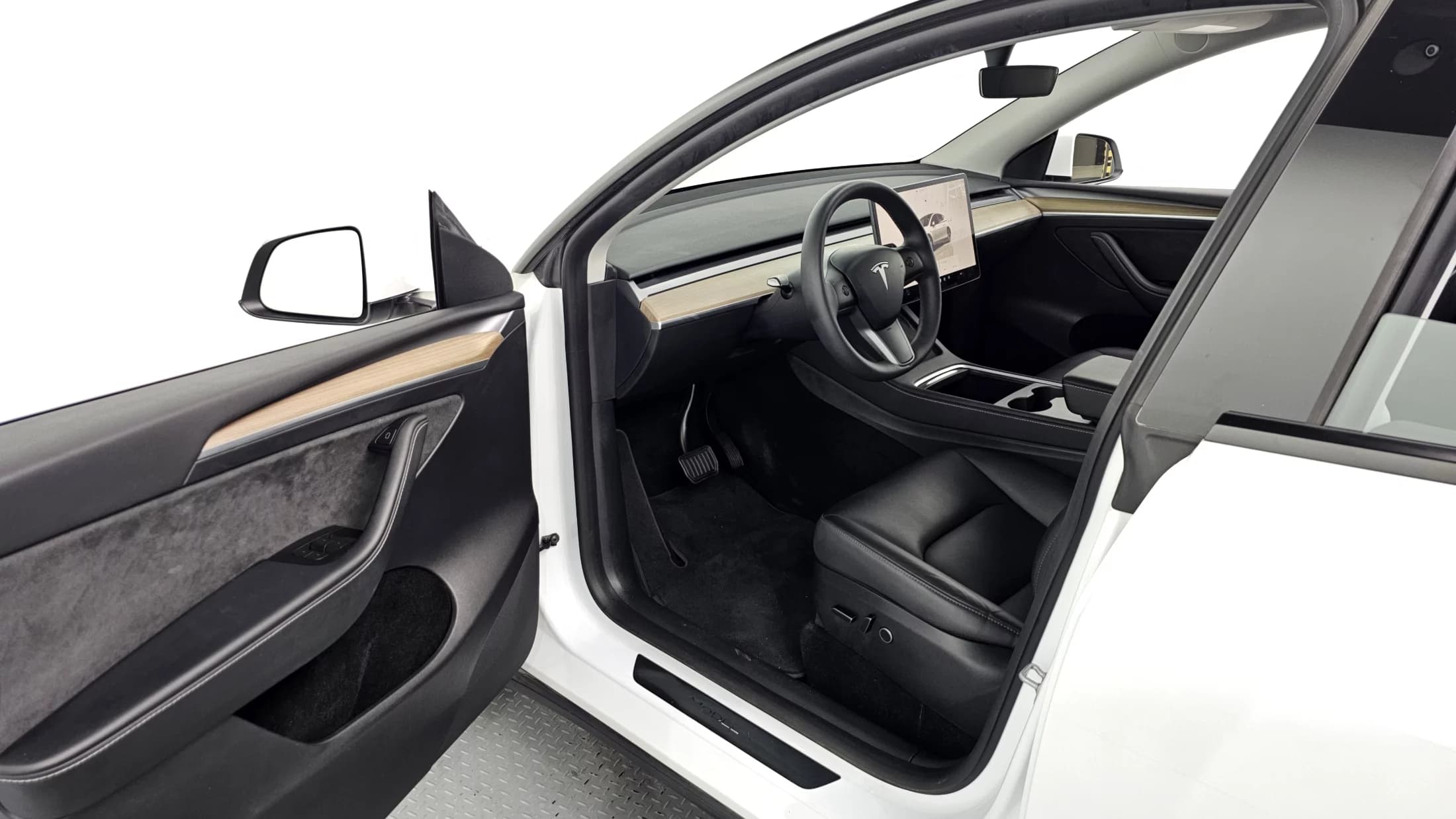 Tesla Model Y RWD, электромобиль, 2023 г. 35278 км. — фото 10