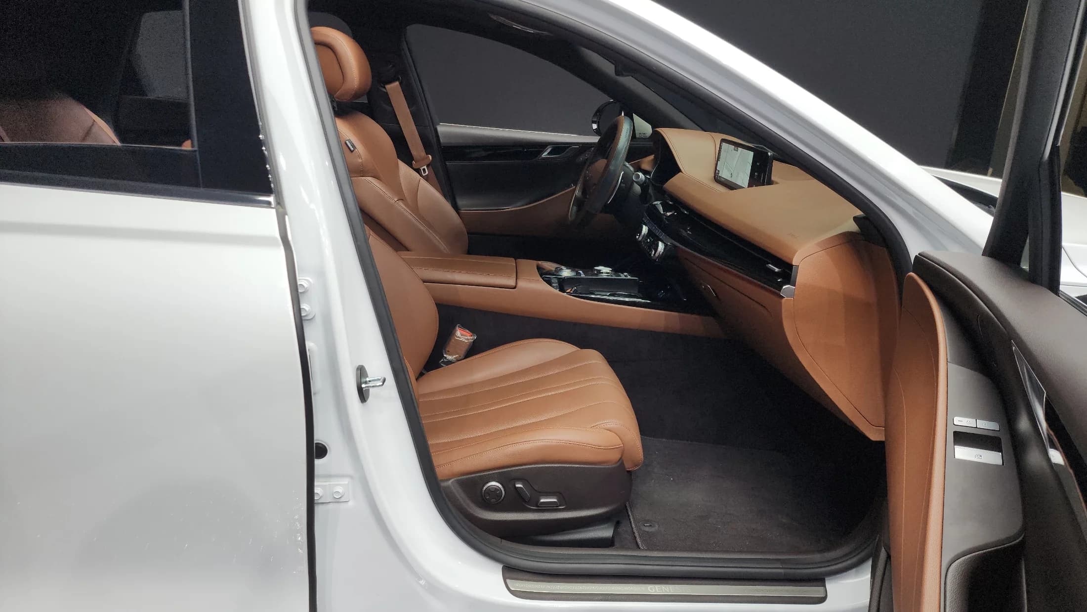 Genesis G80 Gasoline 2.5 Turbo AWD, 2023 г. 70813 км. — фото 11