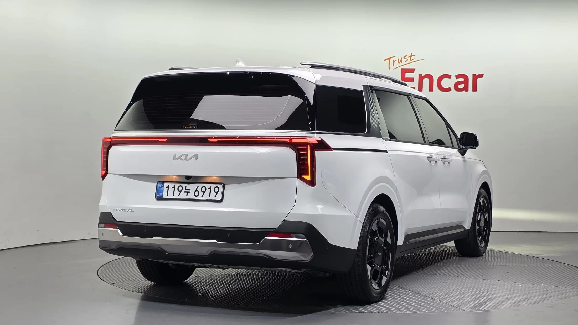 Kia Carnival Gasoline 7-Seater Signature, 2025 г. 2792 км. — фото 2