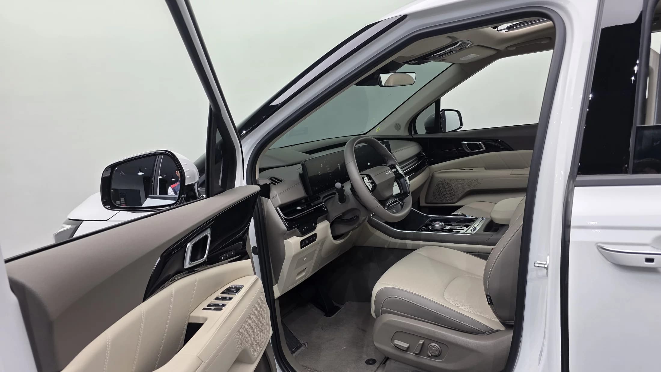 Kia Carnival Gasoline 7-Seater Signature, 2025 г. 2792 км. — фото 13