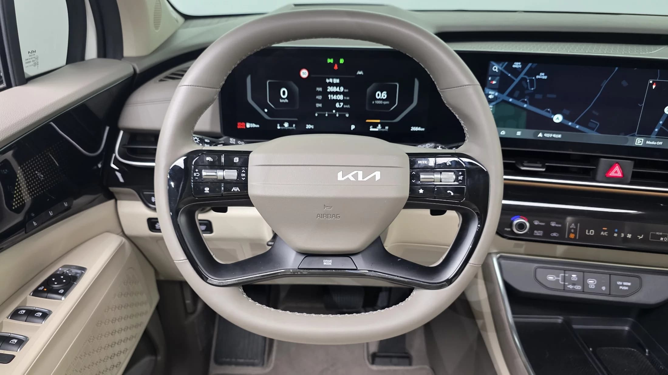 Kia Carnival Gasoline 7-Seater Signature, 2025 г. 2792 км. — фото 14