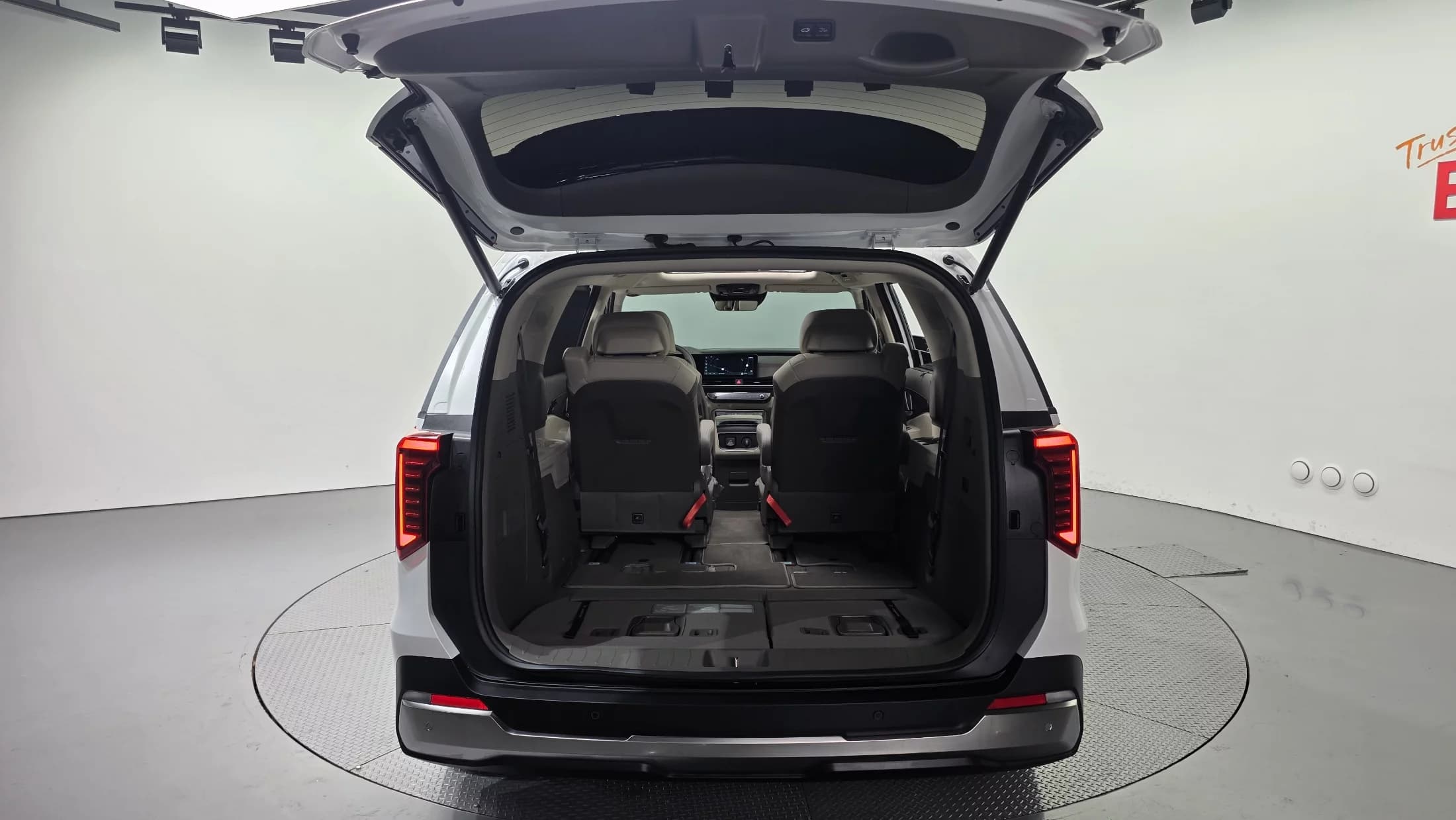 Kia Carnival Gasoline 7-Seater Signature, 2025 г. 2792 км. — фото 20