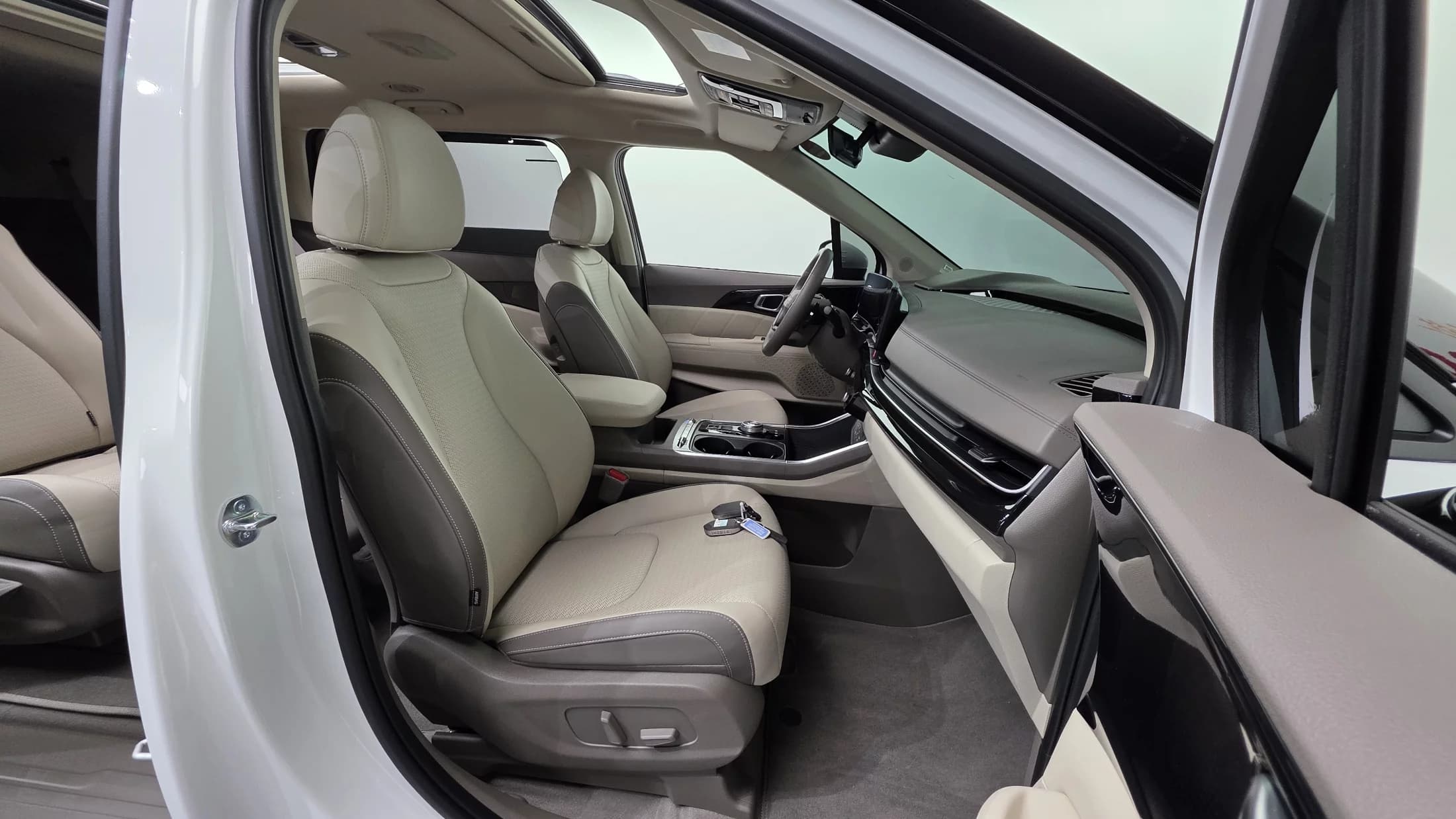 Kia Carnival Gasoline 7-Seater Signature, 2025 г. 2792 км. — фото 10