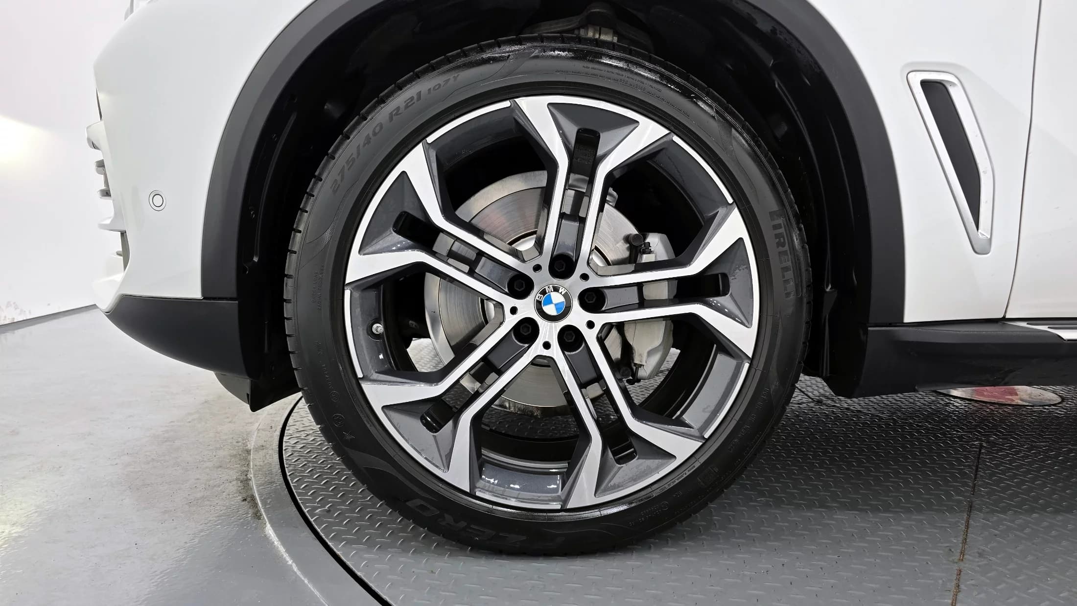 BMW X5 xDrive 40i xLine, 2022 г. 28271 км. — фото 5