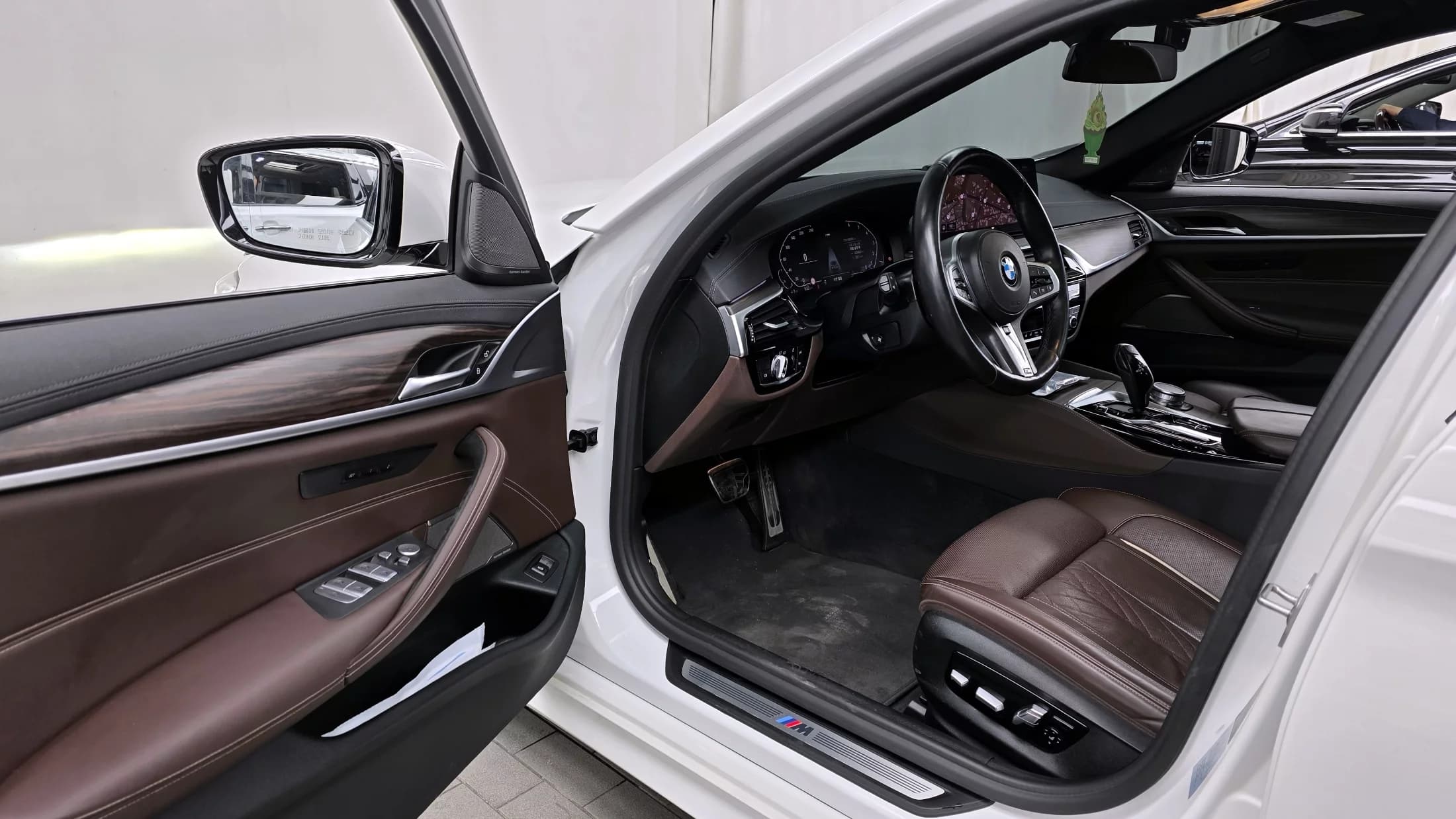 BMW 5-Series 530i M Sport Package, 2021 г. 140421 км. — фото 10
