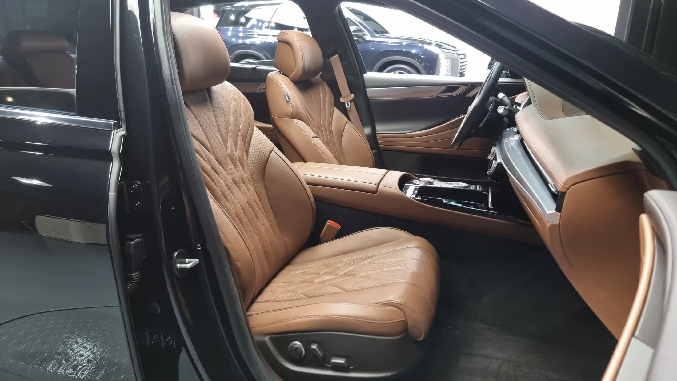 Genesis G80 Gasoline 2.5 Turbo 2WD, 2021 г. 54393 км. — фото 10