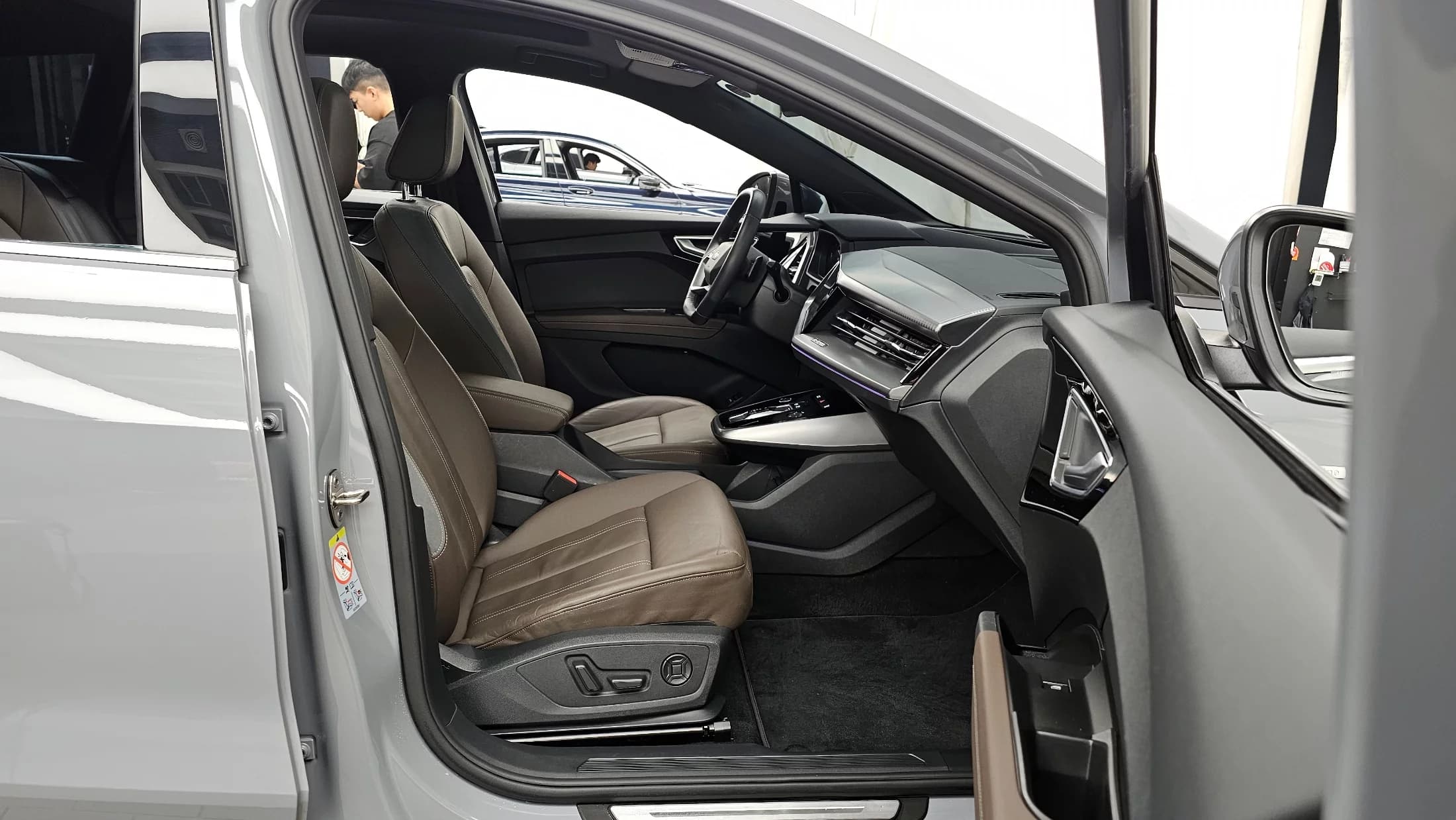 Audi Q4 e-tron 40 Premium, электромобиль, 2023 г. 33502 км. — фото 11