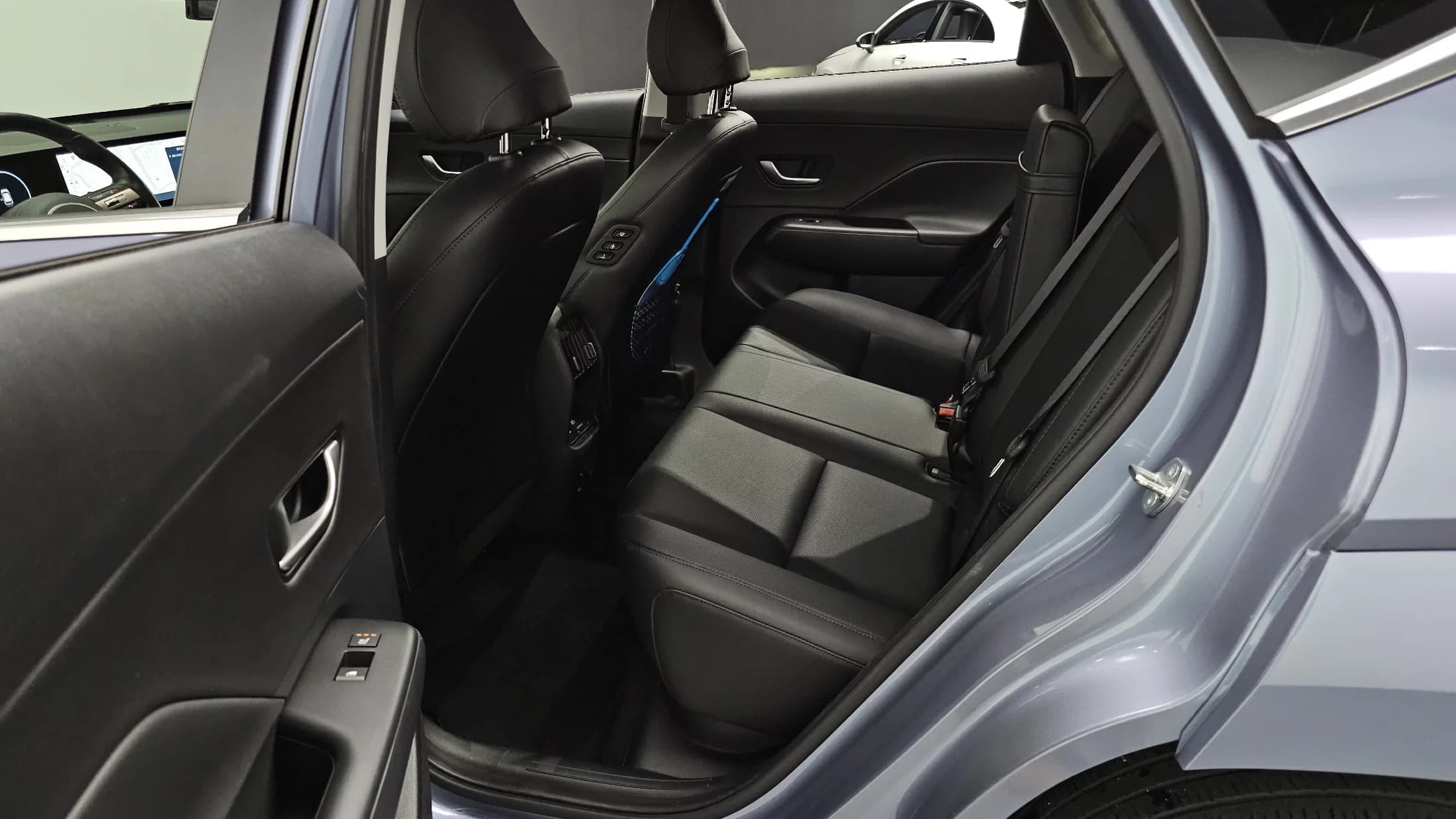 Hyundai Kona Electric Long Range Premium, электромобиль, 2023 г. 62099 км. — фото 12