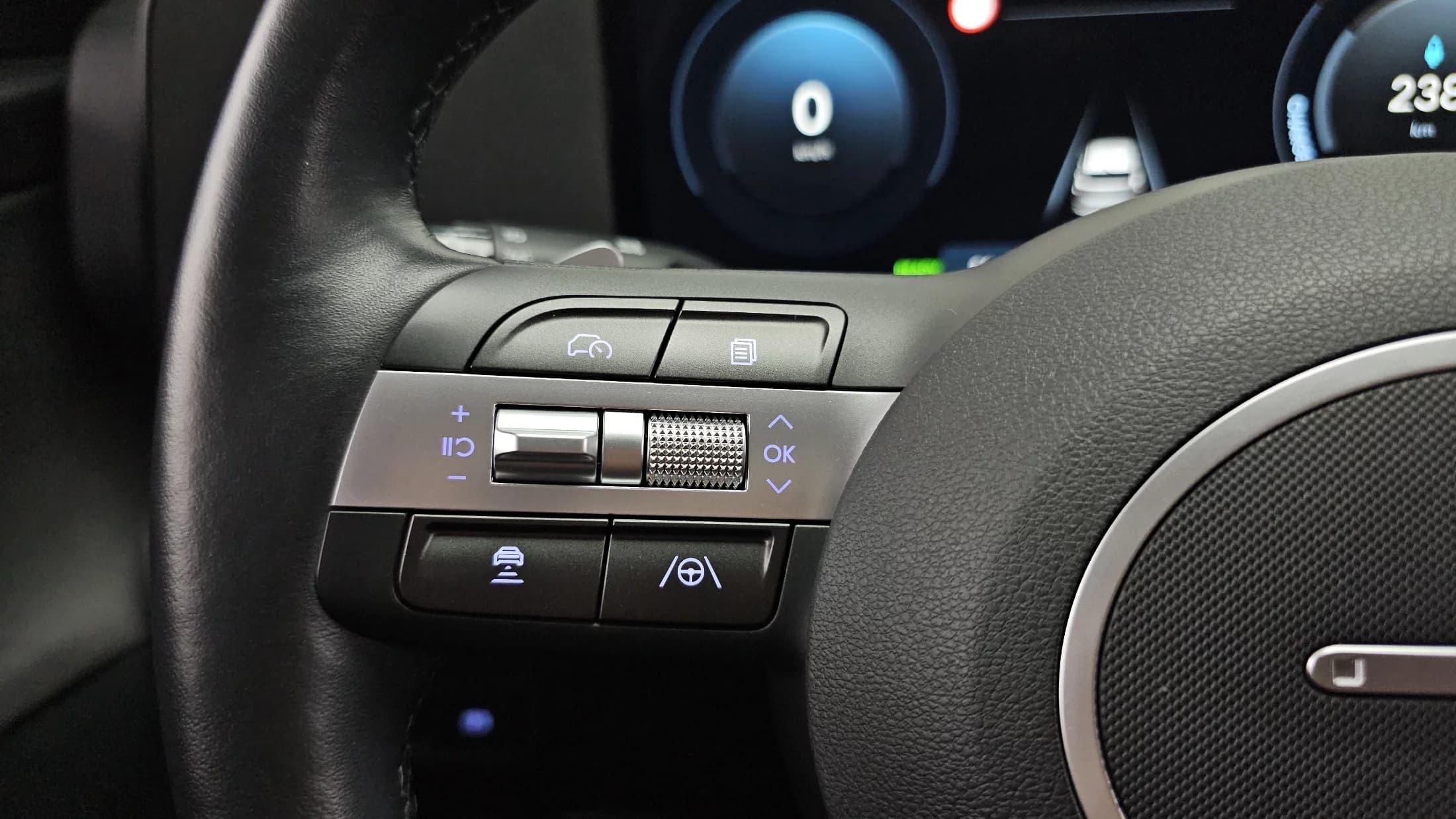 Hyundai Kona Electric Long Range Premium, электромобиль, 2023 г. 62099 км. — фото 18