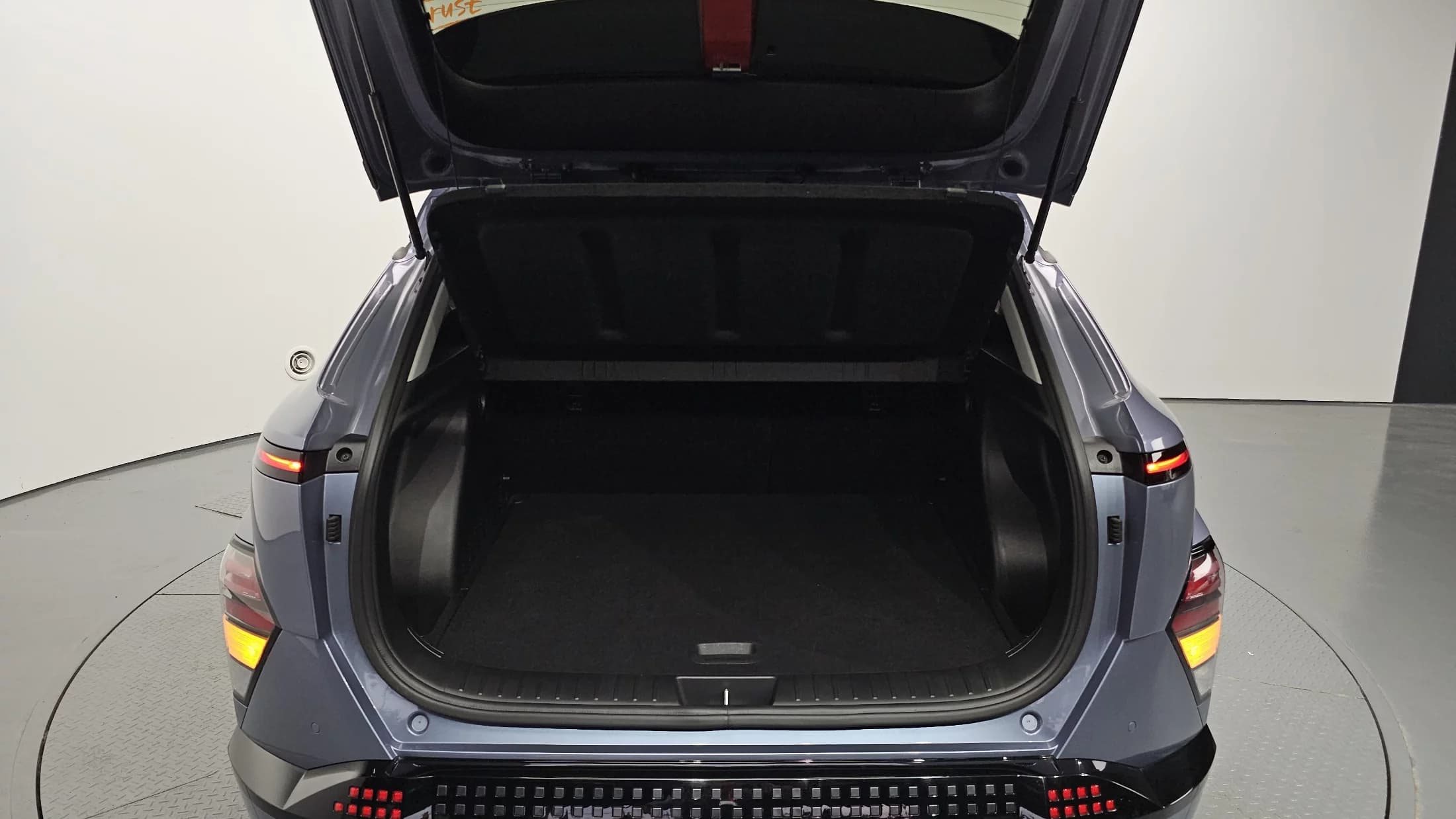 Hyundai Kona Electric Long Range Premium, электромобиль, 2023 г. 62099 км. — фото 20