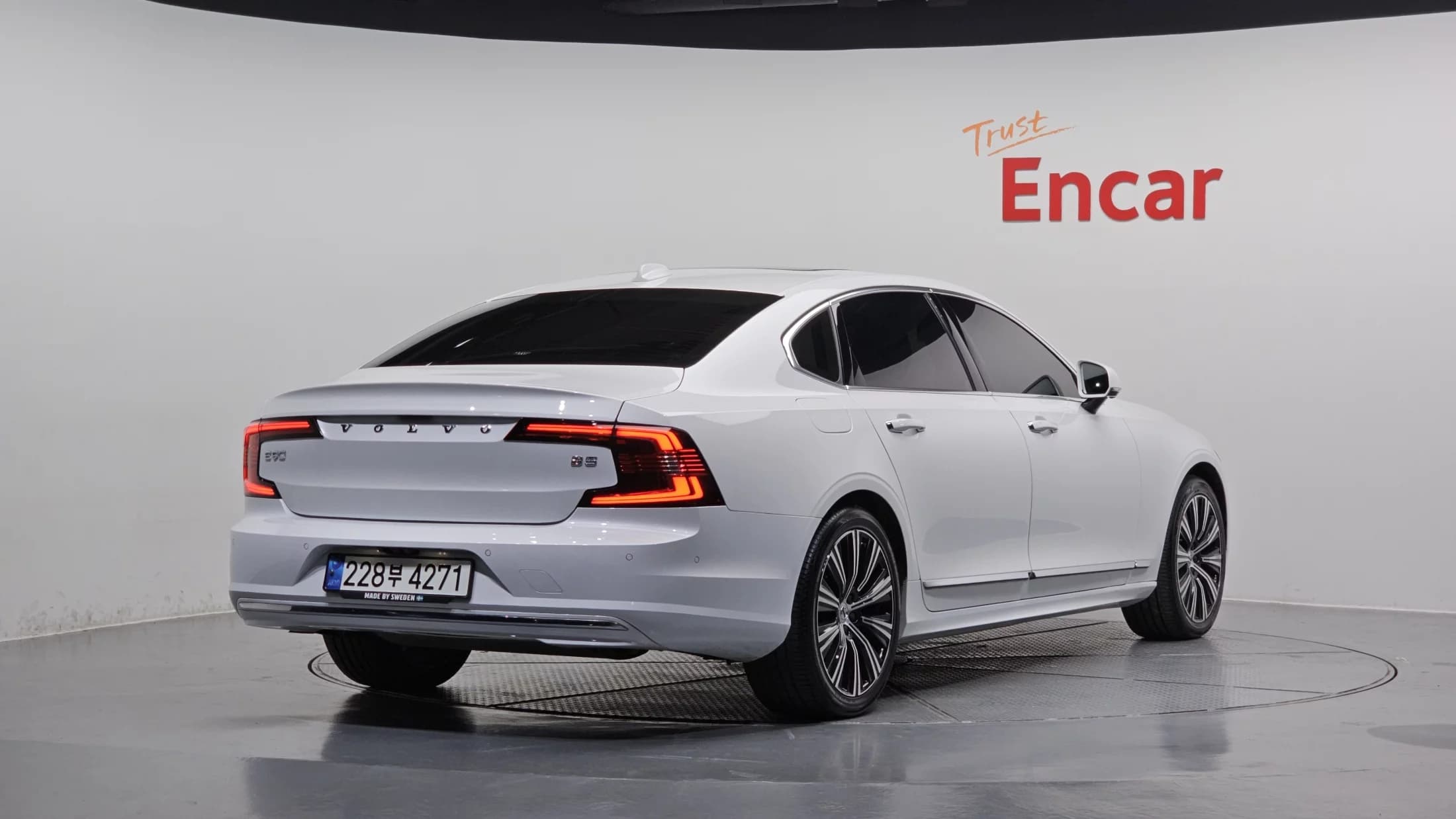 Volvo S90 B5 Inscription, 2021 г. 99281 км. — фото 2