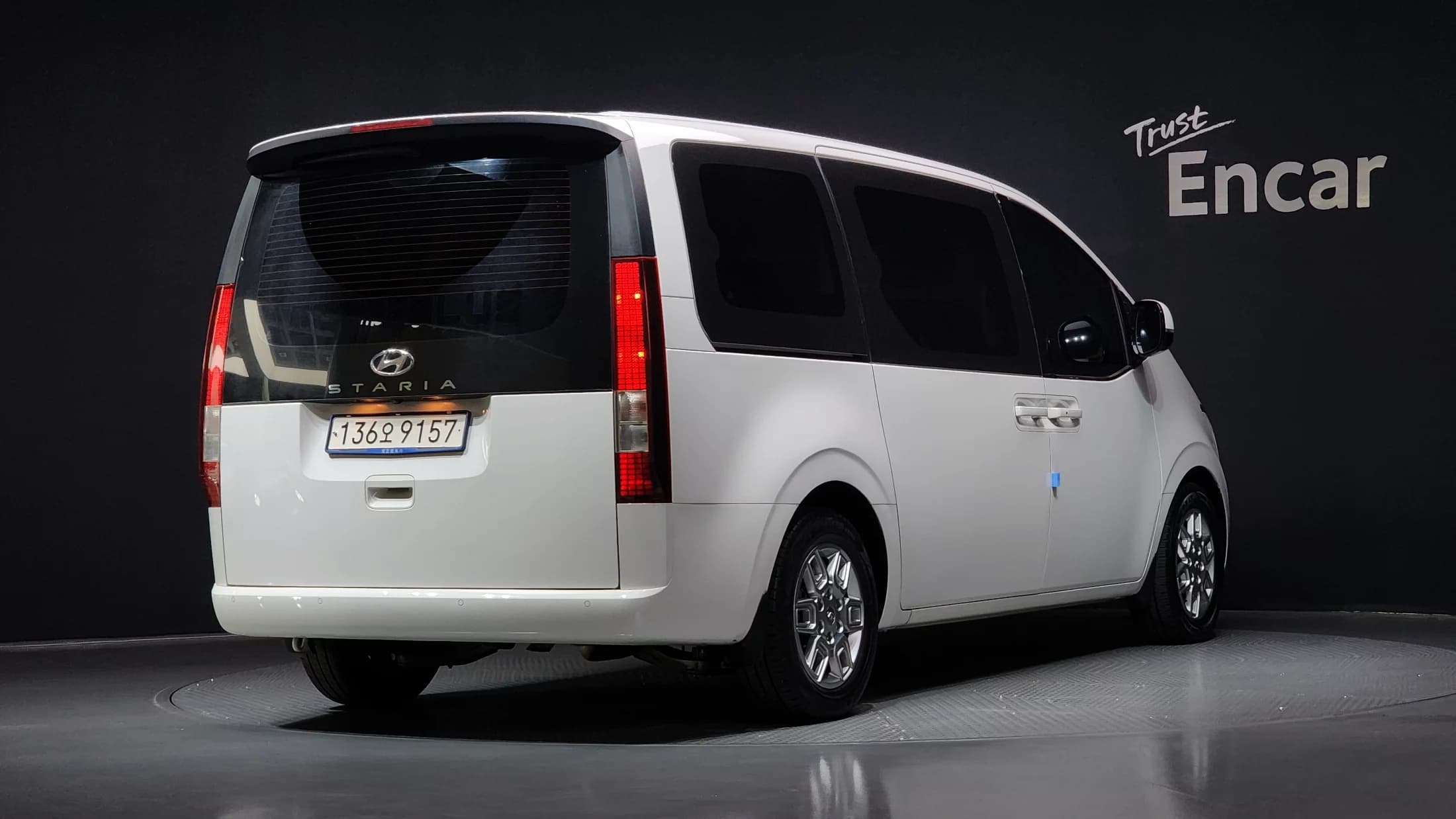 Hyundai Staria 4WD Tourer 9-Seater Modern, 2022 г. 66708 км. — фото 2