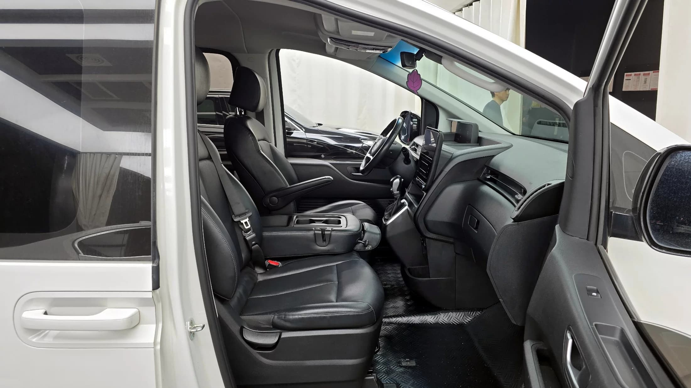 Hyundai Staria 4WD Tourer 9-Seater Modern, 2022 г. 66708 км. — фото 15