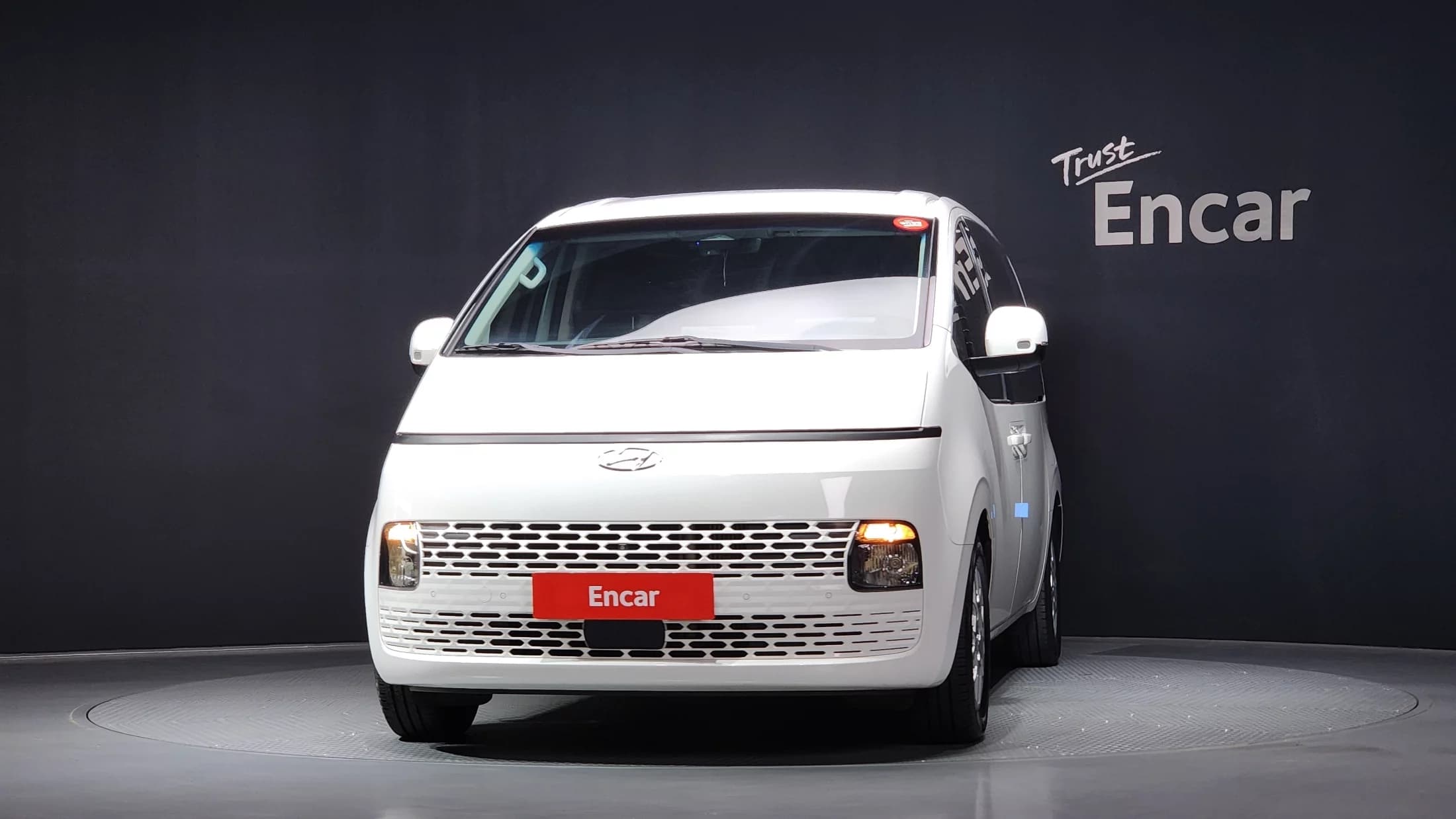 Hyundai Staria 4WD Tourer 9-Seater Modern, 2022 г. 66708 км. — фото 3