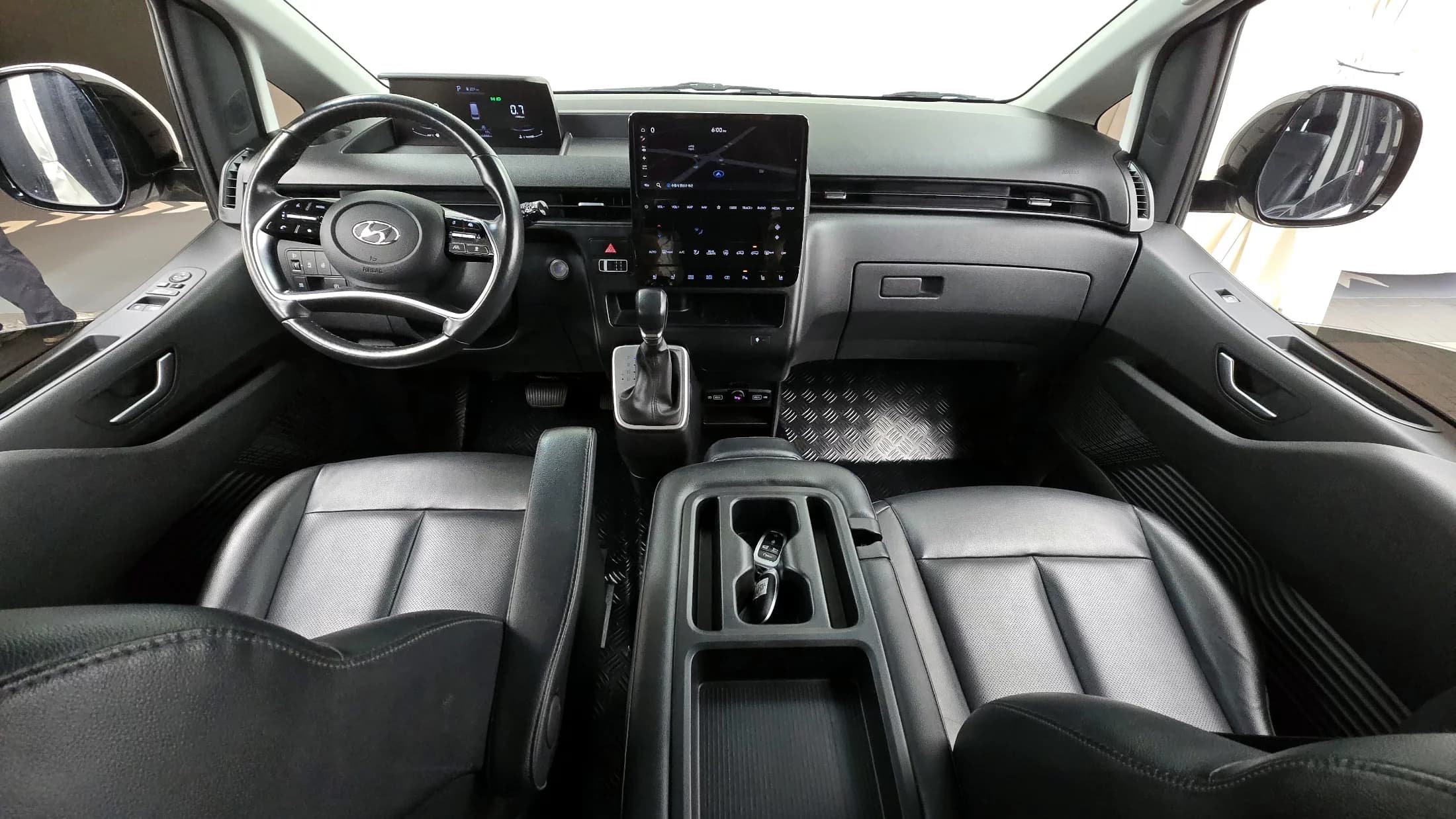 Hyundai Staria 4WD Tourer 9-Seater Modern, 2022 г. 66708 км. — фото 7