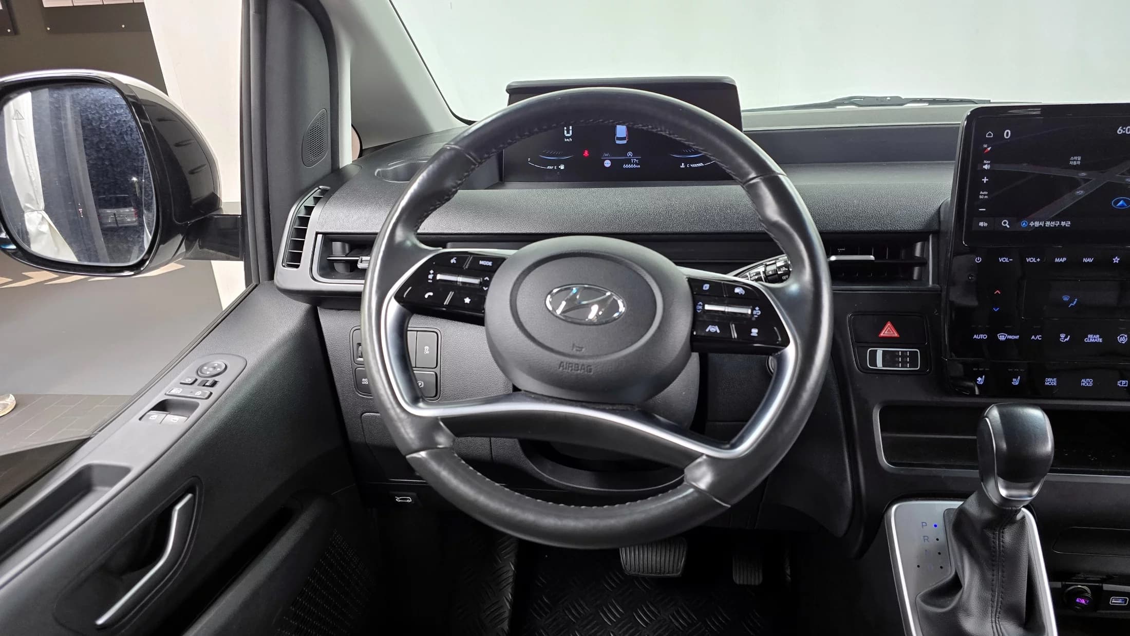 Hyundai Staria 4WD Tourer 9-Seater Modern, 2022 г. 66708 км. — фото 9