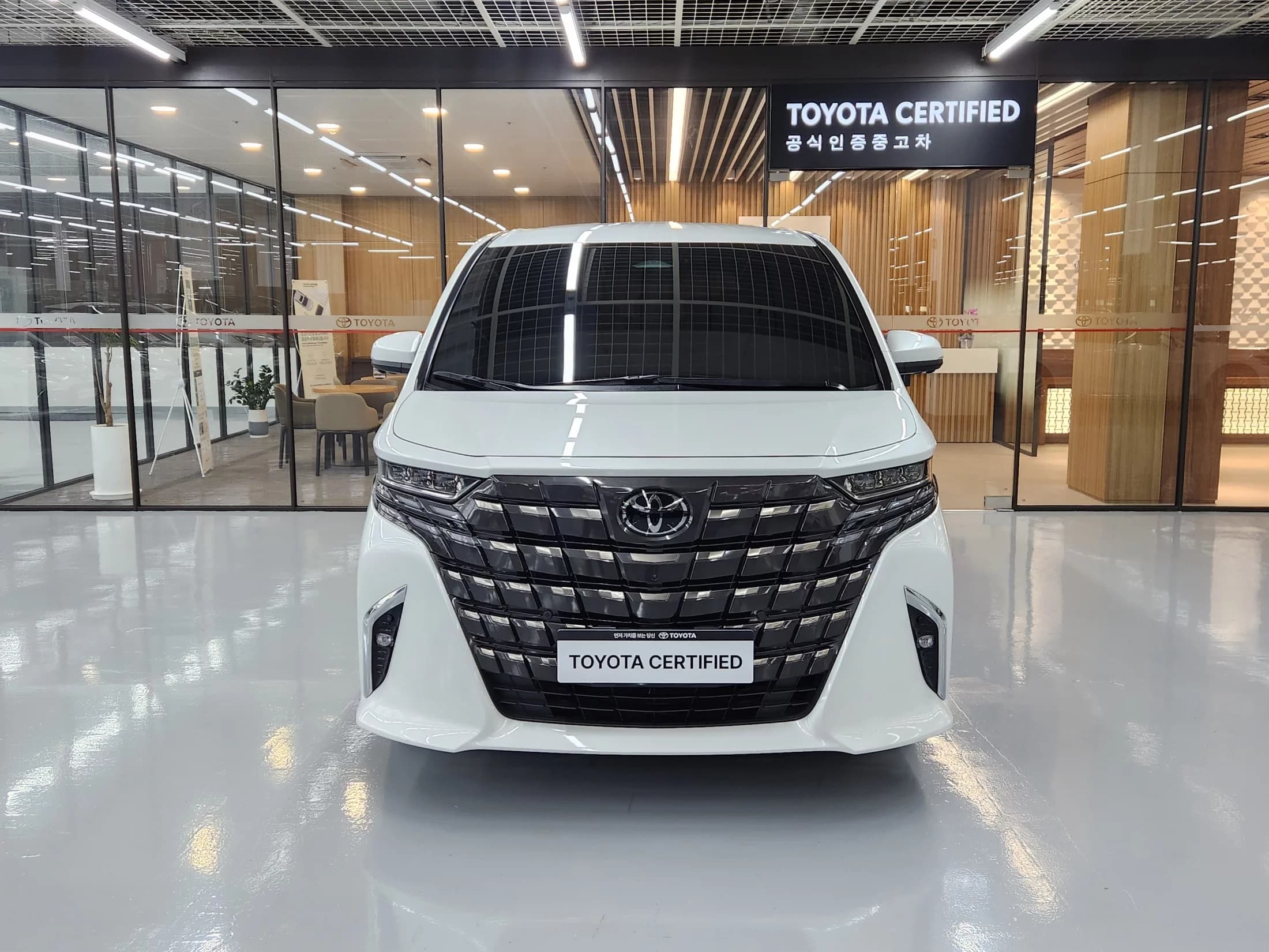 Toyota ALPHARD AWD, гибрид, 2023 г. 17514 км. — фото 3