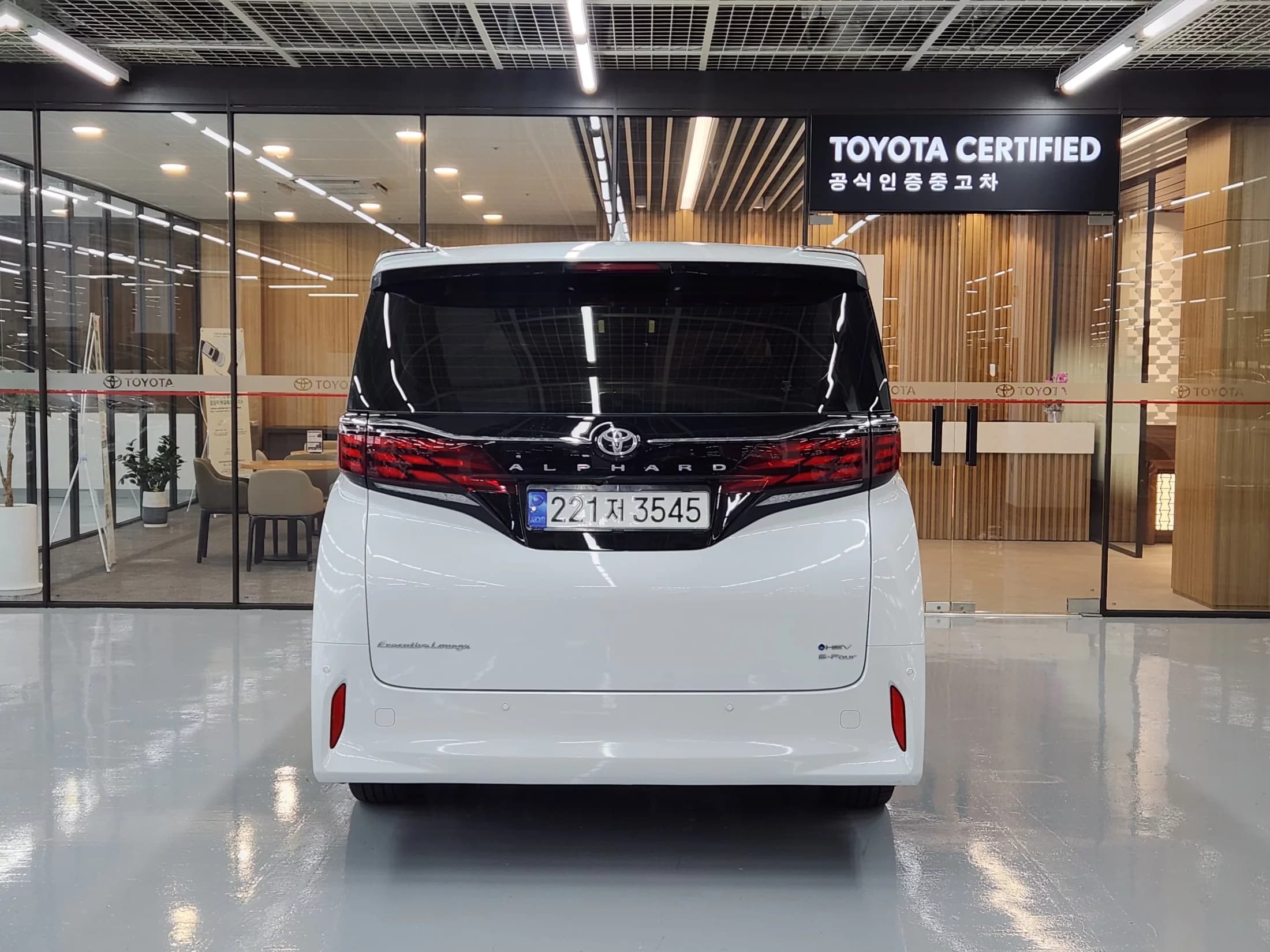 Toyota ALPHARD AWD, гибрид, 2023 г. 17514 км. — фото 4
