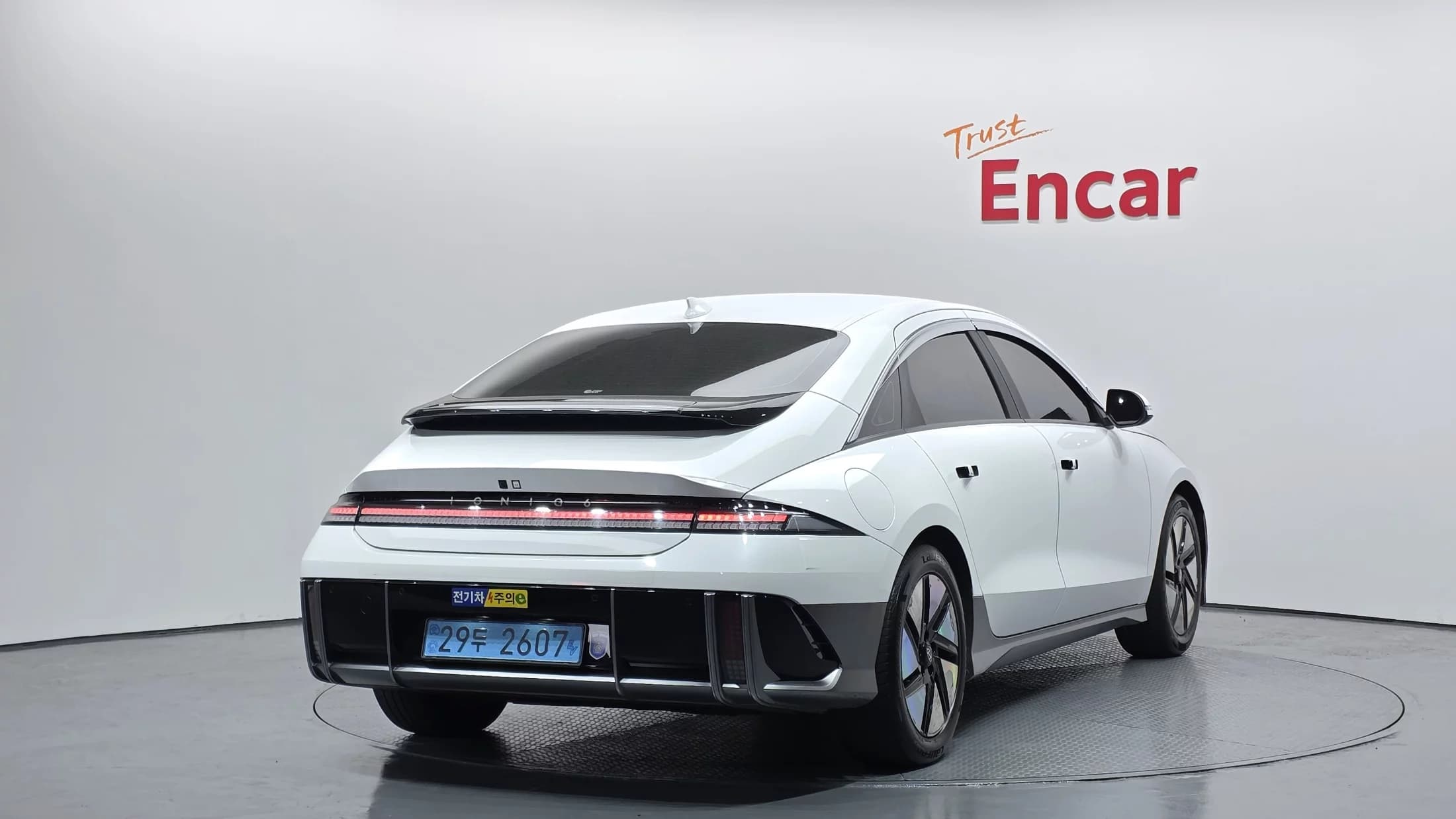Hyundai Ioniq 6 Long Range Exclusive, электромобиль, 2022 г. 128383 км. — фото 2