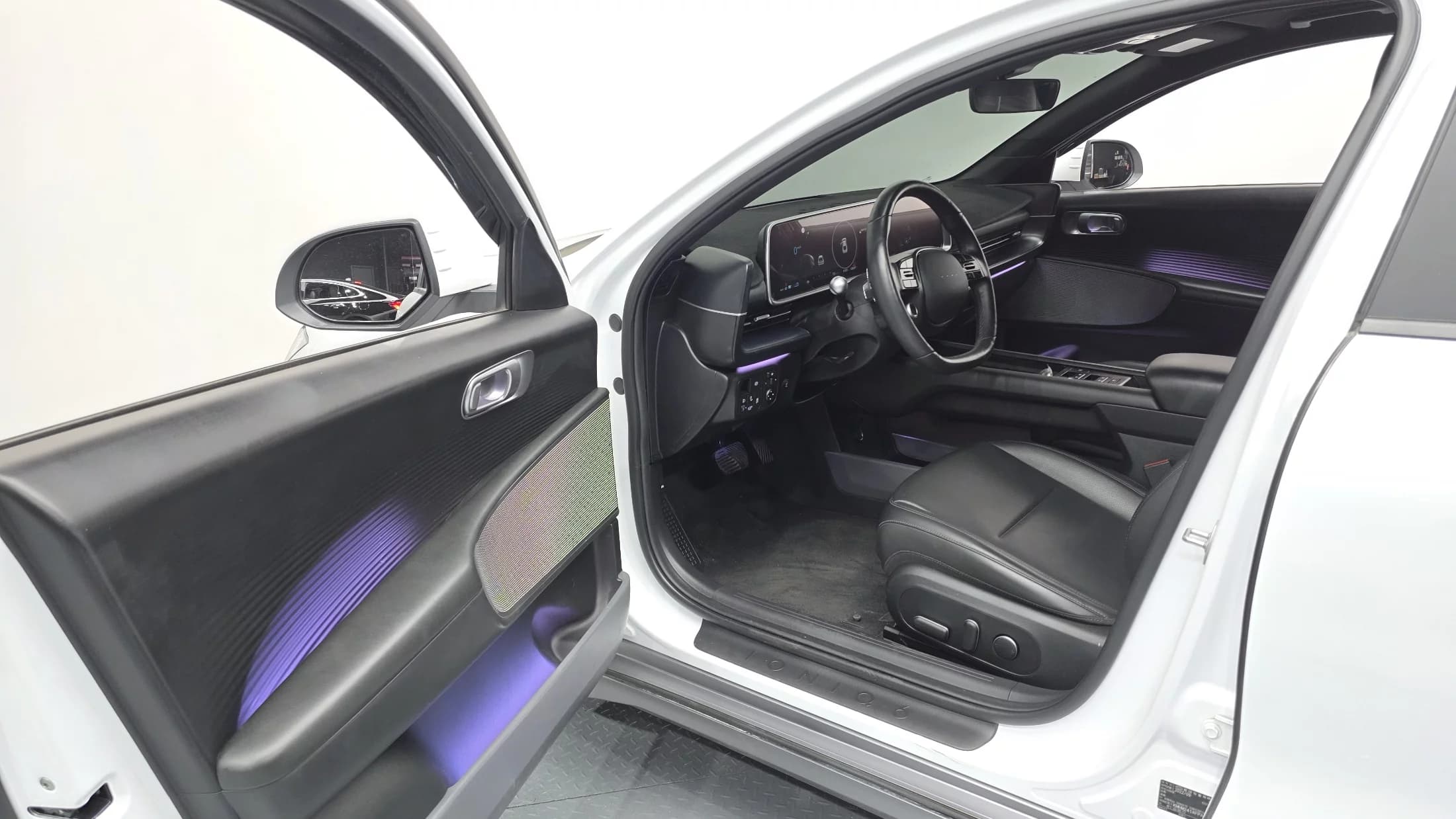 Hyundai Ioniq 6 Long Range Exclusive, электромобиль, 2022 г. 128383 км. — фото 11