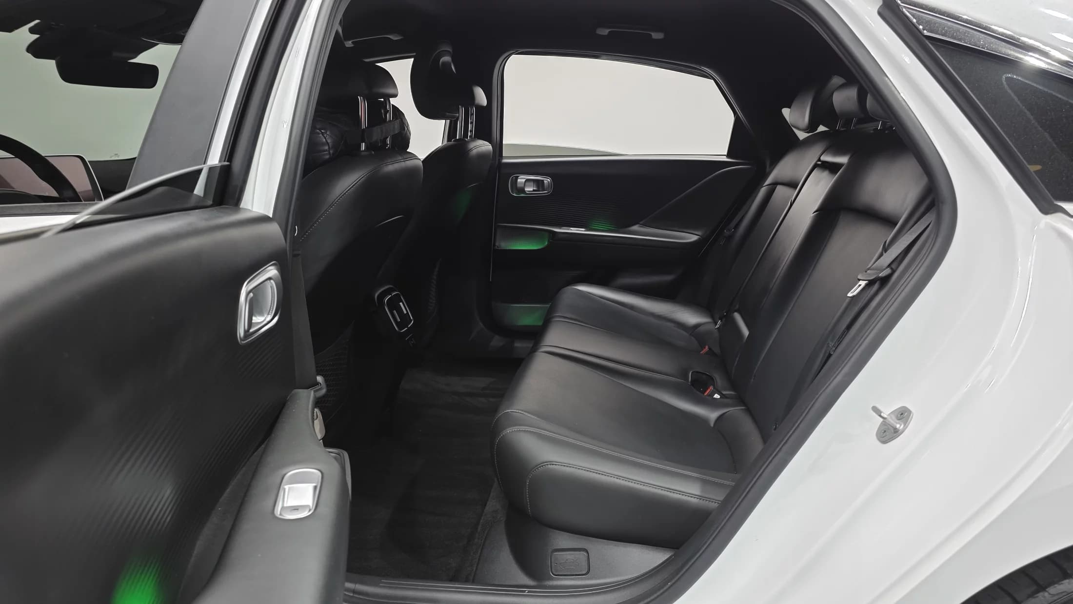 Hyundai Ioniq 6 Long Range Exclusive, электромобиль, 2022 г. 128383 км. — фото 13