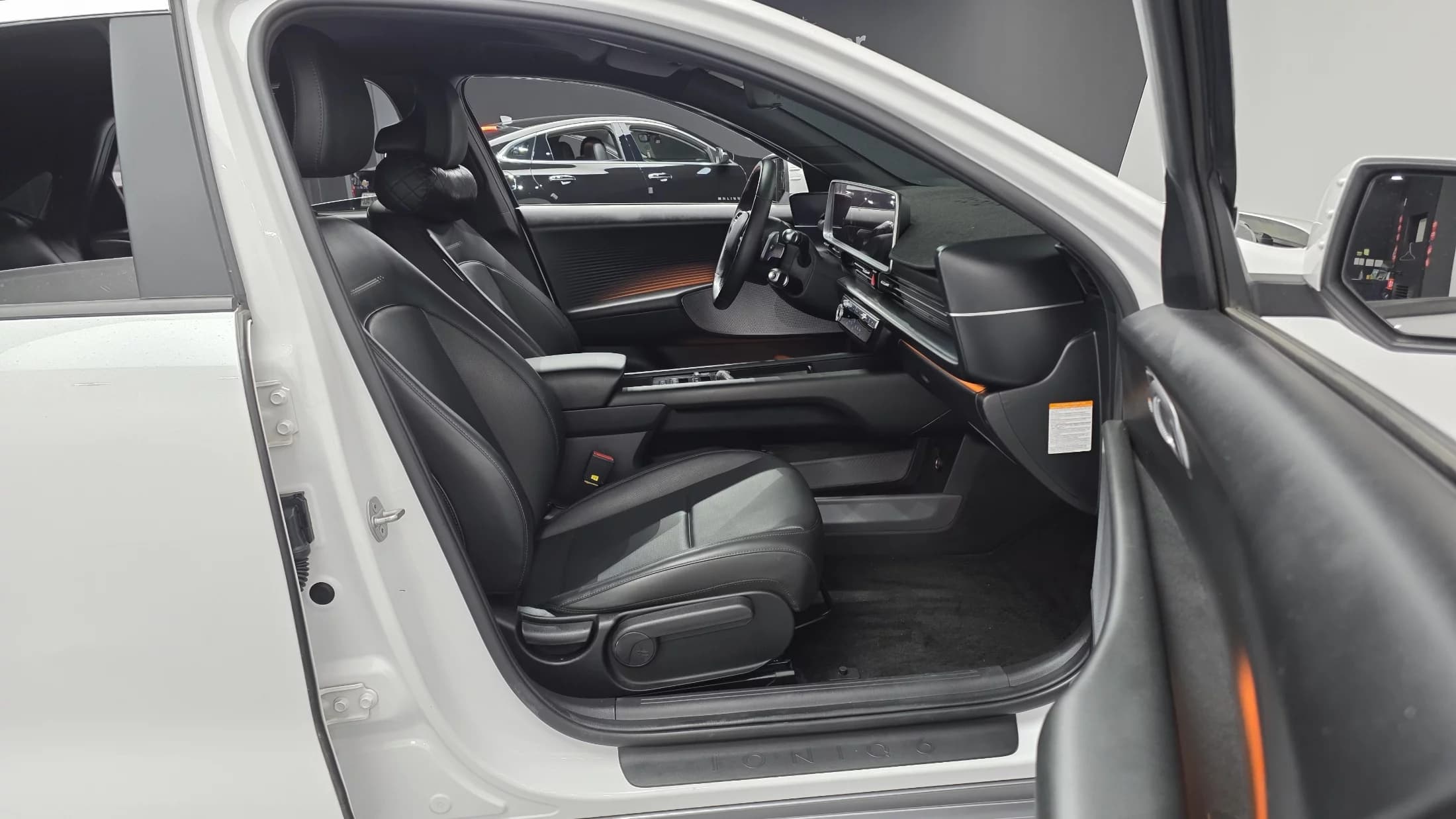 Hyundai Ioniq 6 Long Range Exclusive, электромобиль, 2022 г. 128383 км. — фото 10