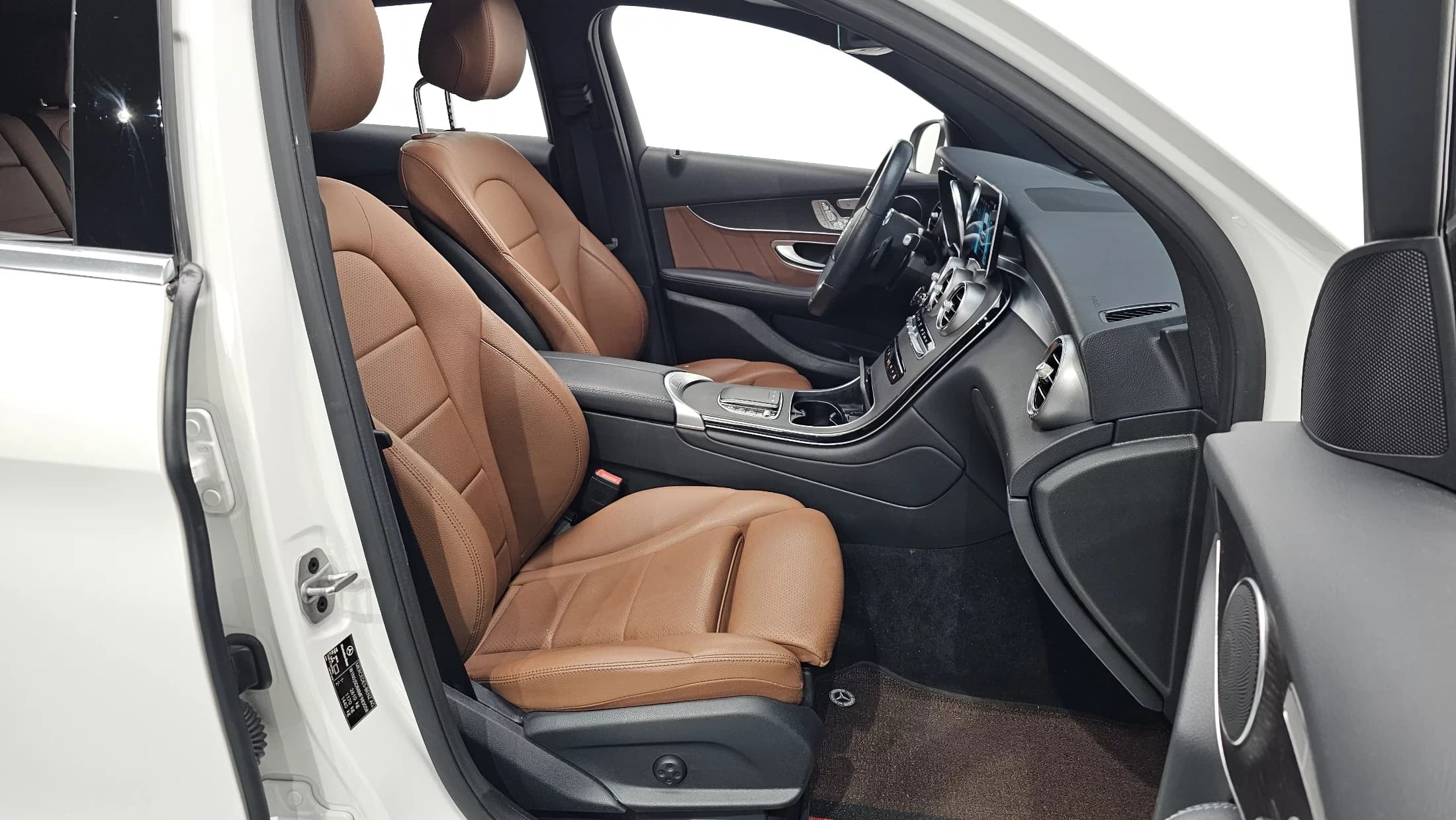 Mercedes-Benz GLC-Class GLC300e 4MATIC Coupe, гибрид, 2021 г. 108979 км. — фото 12