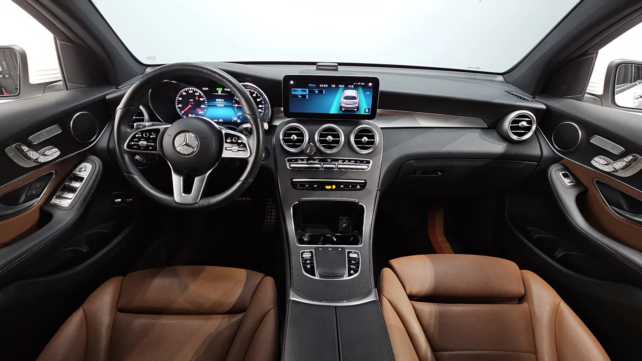 Mercedes-Benz GLC-Class GLC300e 4MATIC Coupe, гибрид, 2021 г. 108979 км. — фото 7
