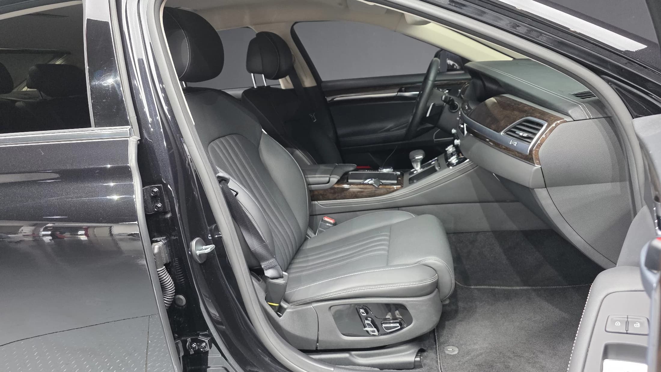 Genesis G90 3.8 AWD Luxury, 2021 г. 29888 км. — фото 11