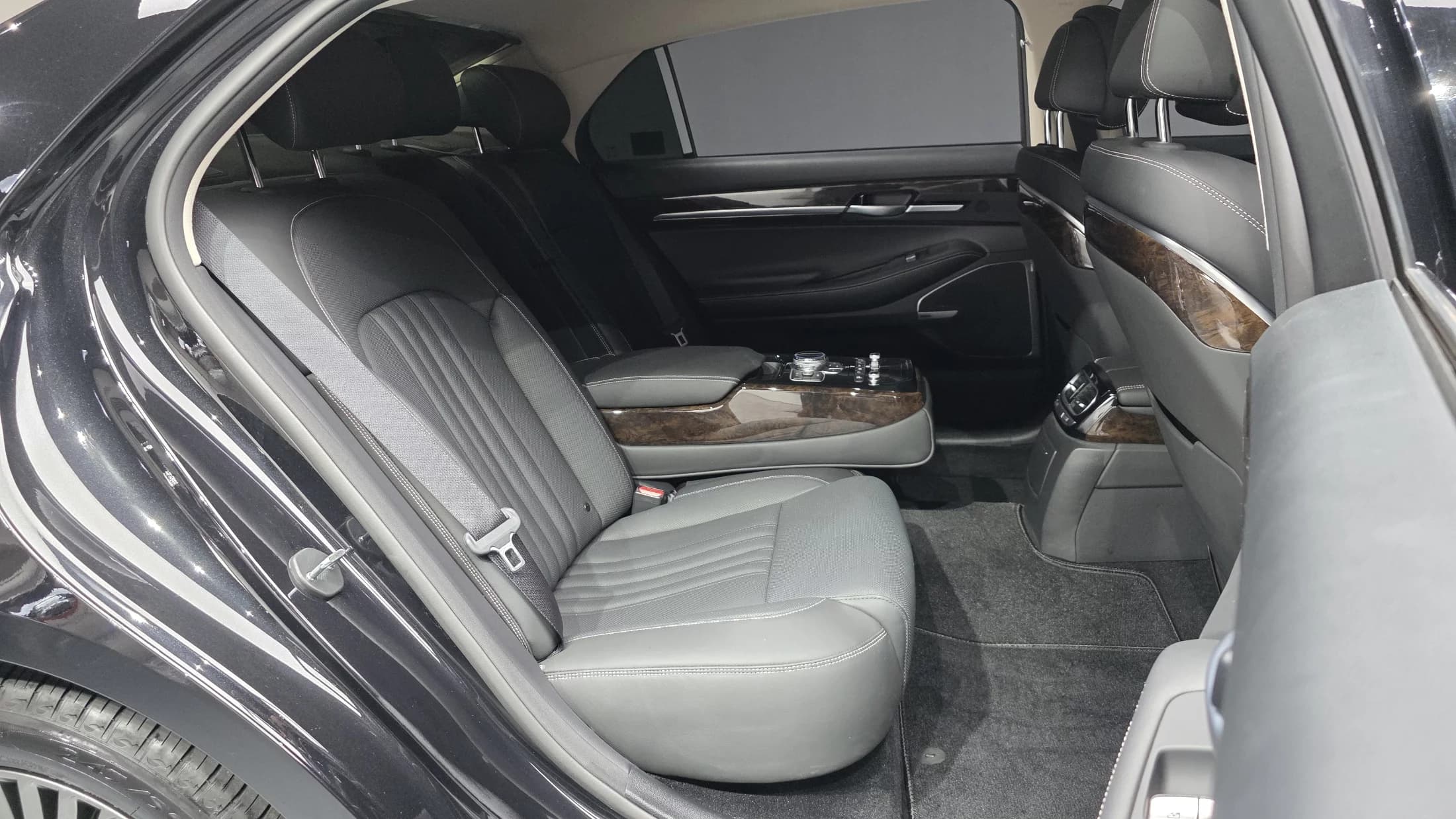 Genesis G90 3.8 AWD Luxury, 2021 г. 29888 км. — фото 12