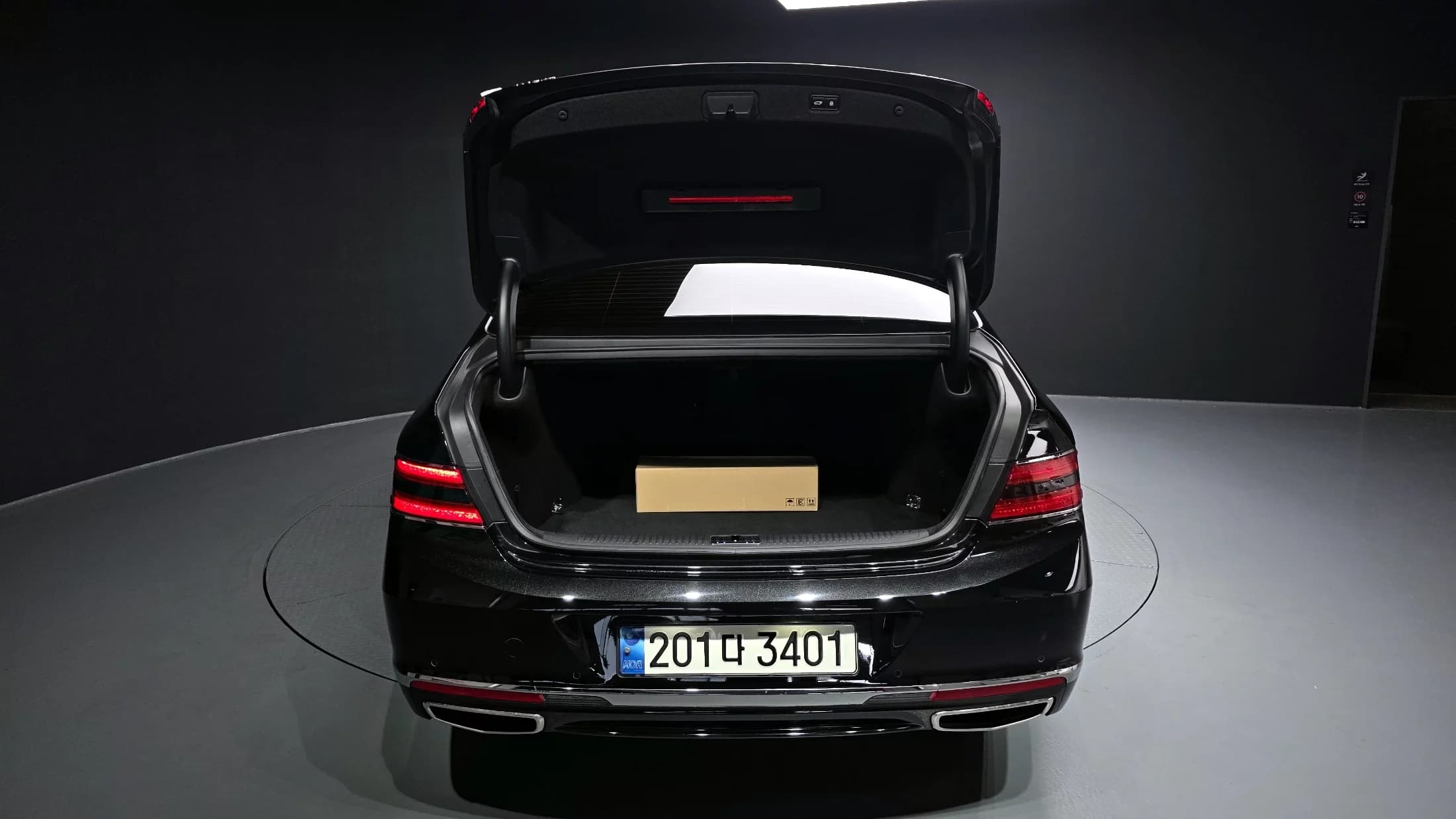 Genesis G90 3.8 AWD Luxury, 2021 г. 29888 км. — фото 20