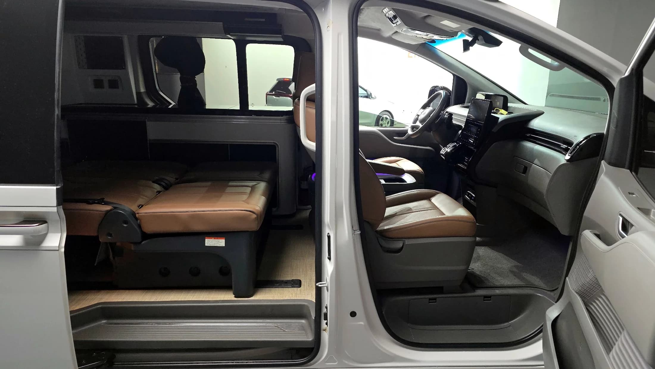 Hyundai Staria 2WD Camping Car Prestige Camper 4Seater, 2024 г. 17514 км. — фото 11