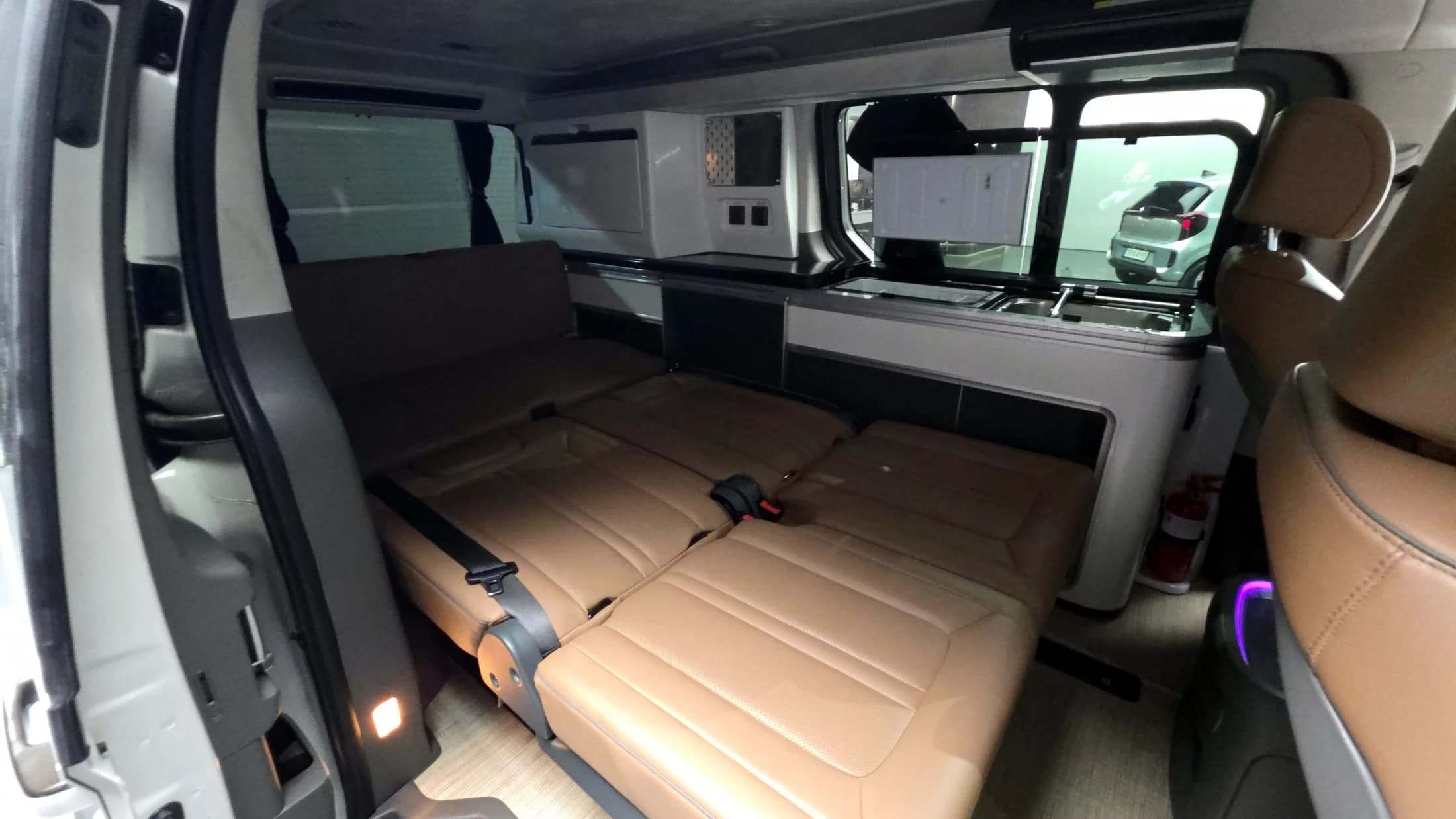 Hyundai Staria 2WD Camping Car Prestige Camper 4Seater, 2024 г. 17514 км. — фото 12