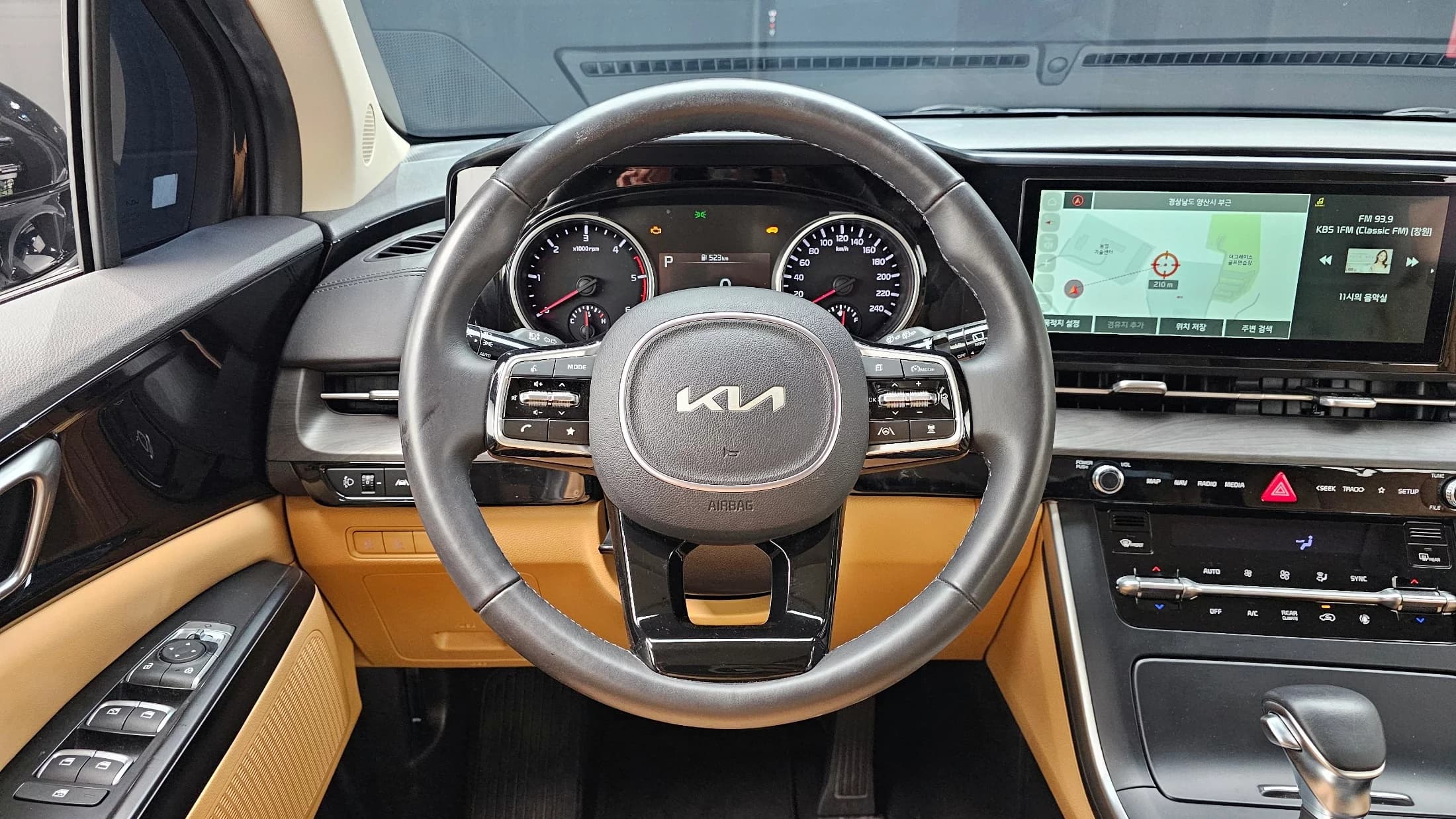Kia Carnival 9-Seater Prestige, 2022 г. 45894 км. — фото 13