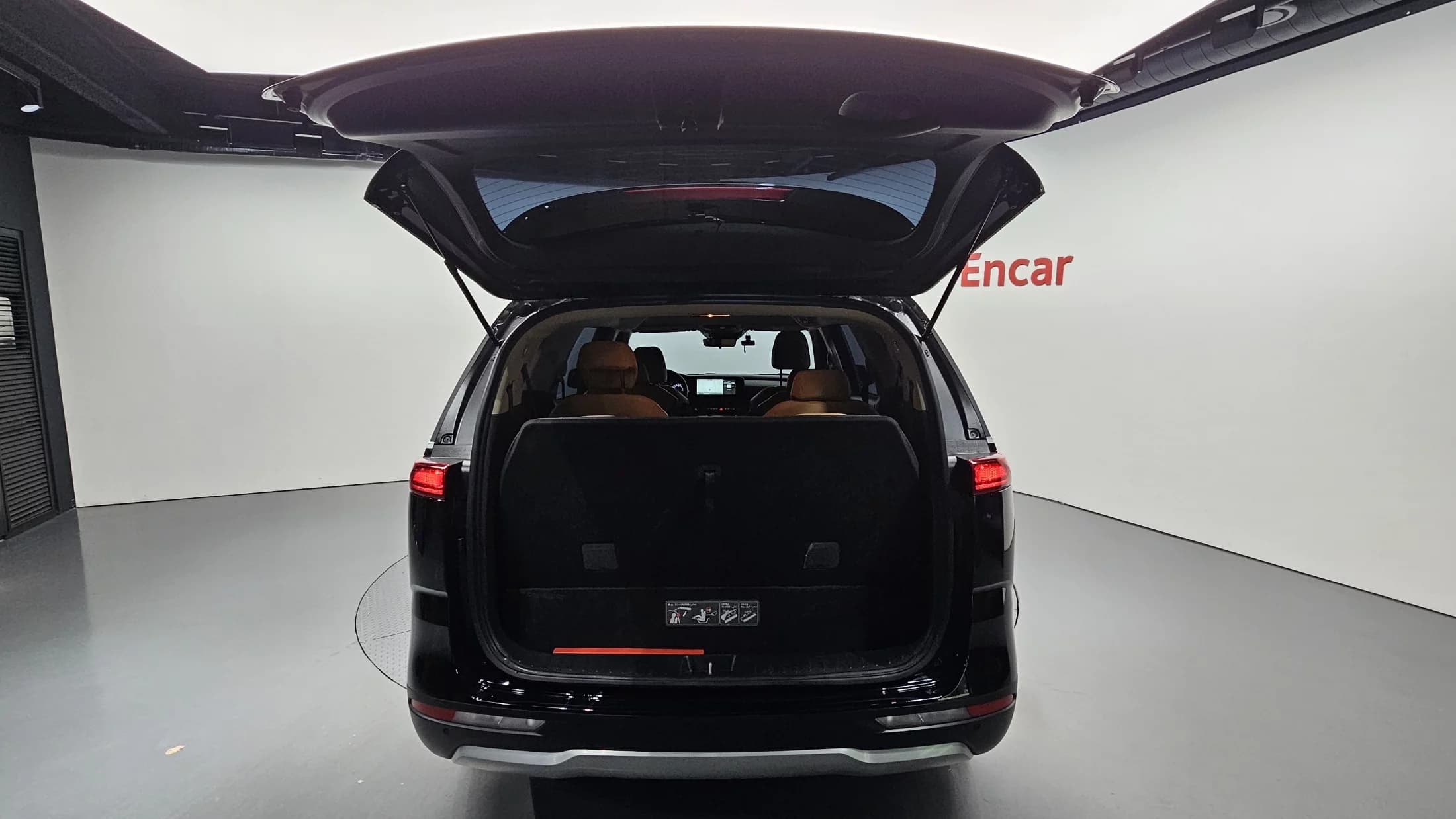Kia Carnival 9-Seater Prestige, 2022 г. 45894 км. — фото 20