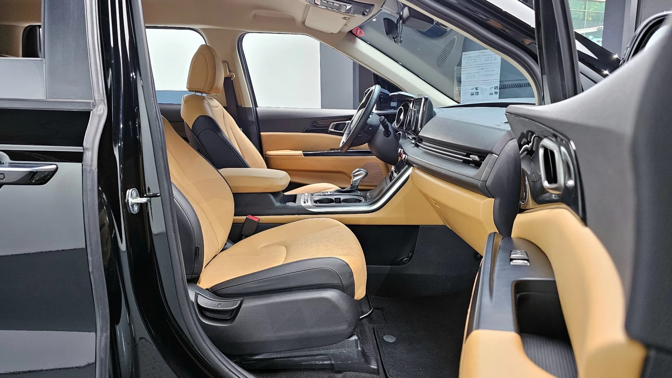 Kia Carnival 9-Seater Prestige, 2022 г. 45894 км. — фото 10
