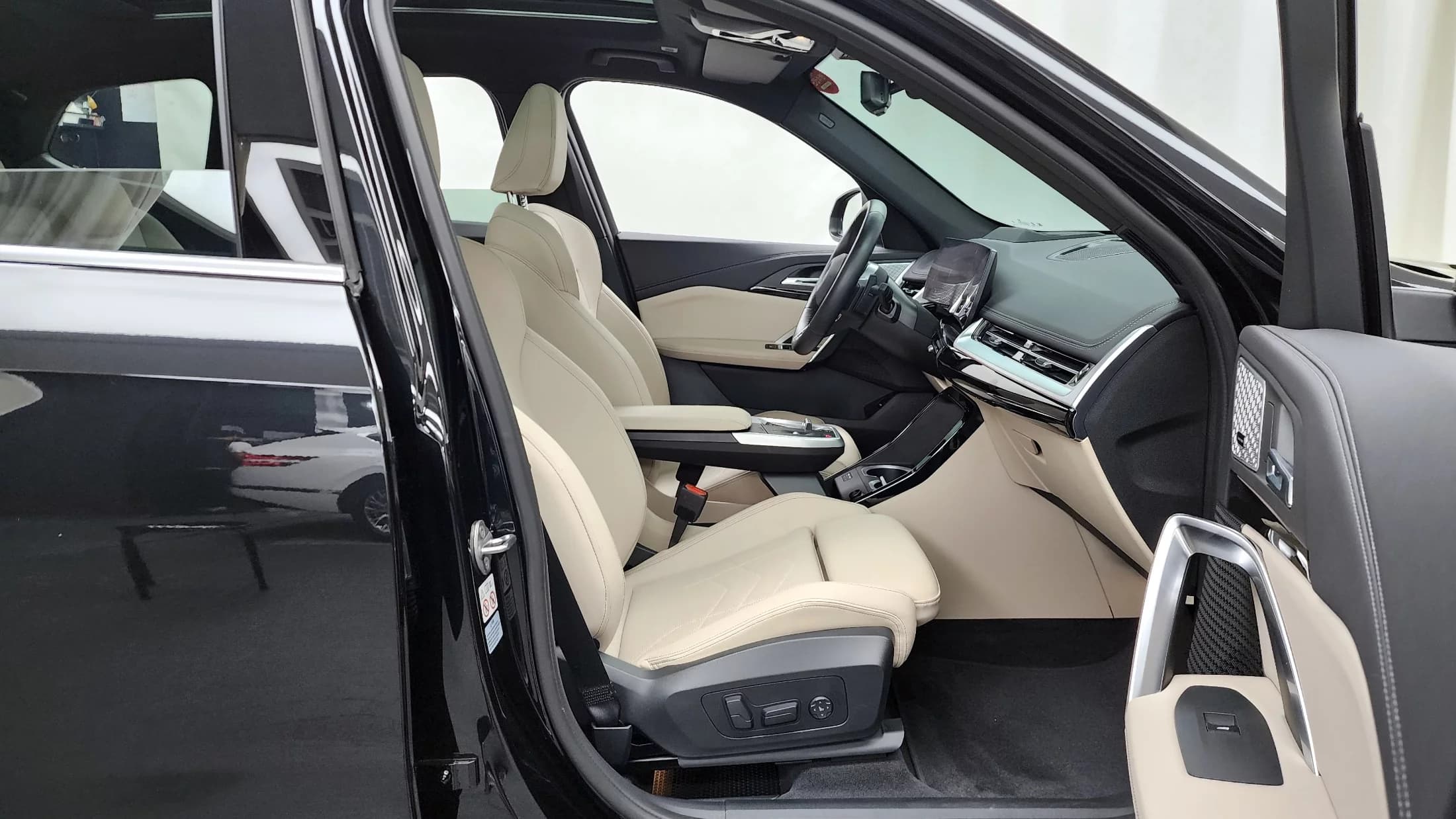 BMW X1 xDrive 20i M Sport, 2023 г. 10276 км. — фото 11