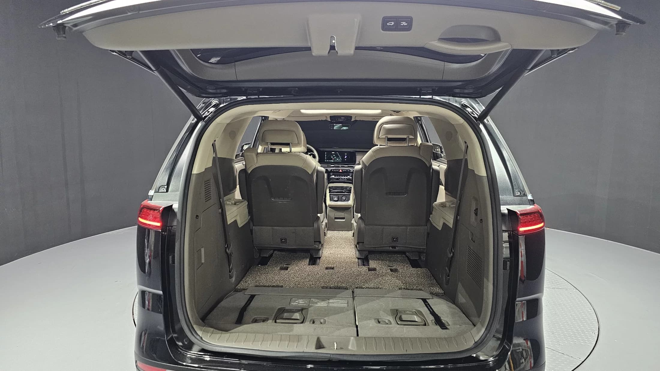 Kia Carnival 7-Seater Signature, 2021 г. 86102 км. — фото 20