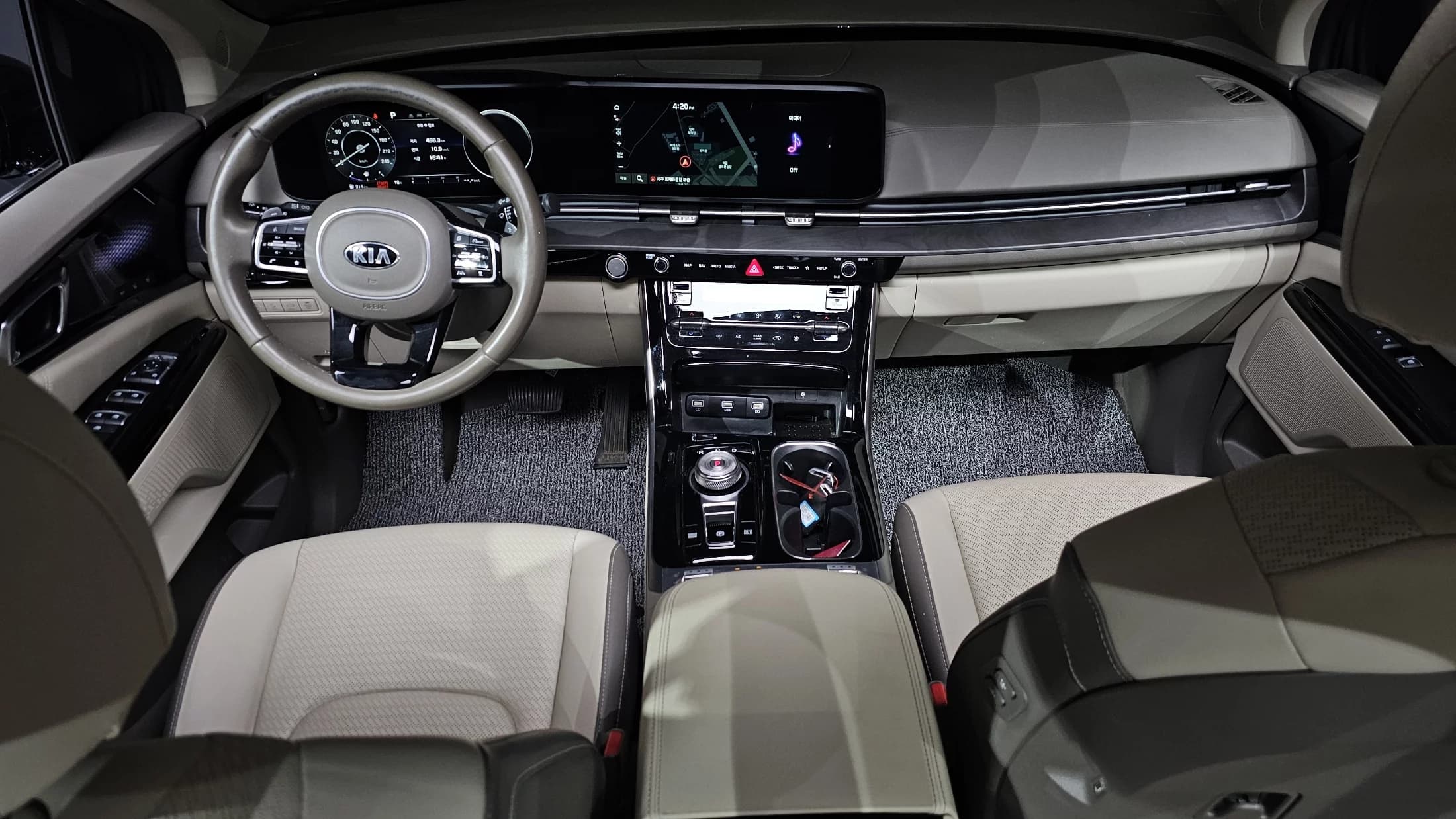 Kia Carnival 7-Seater Signature, 2021 г. 86102 км. — фото 7